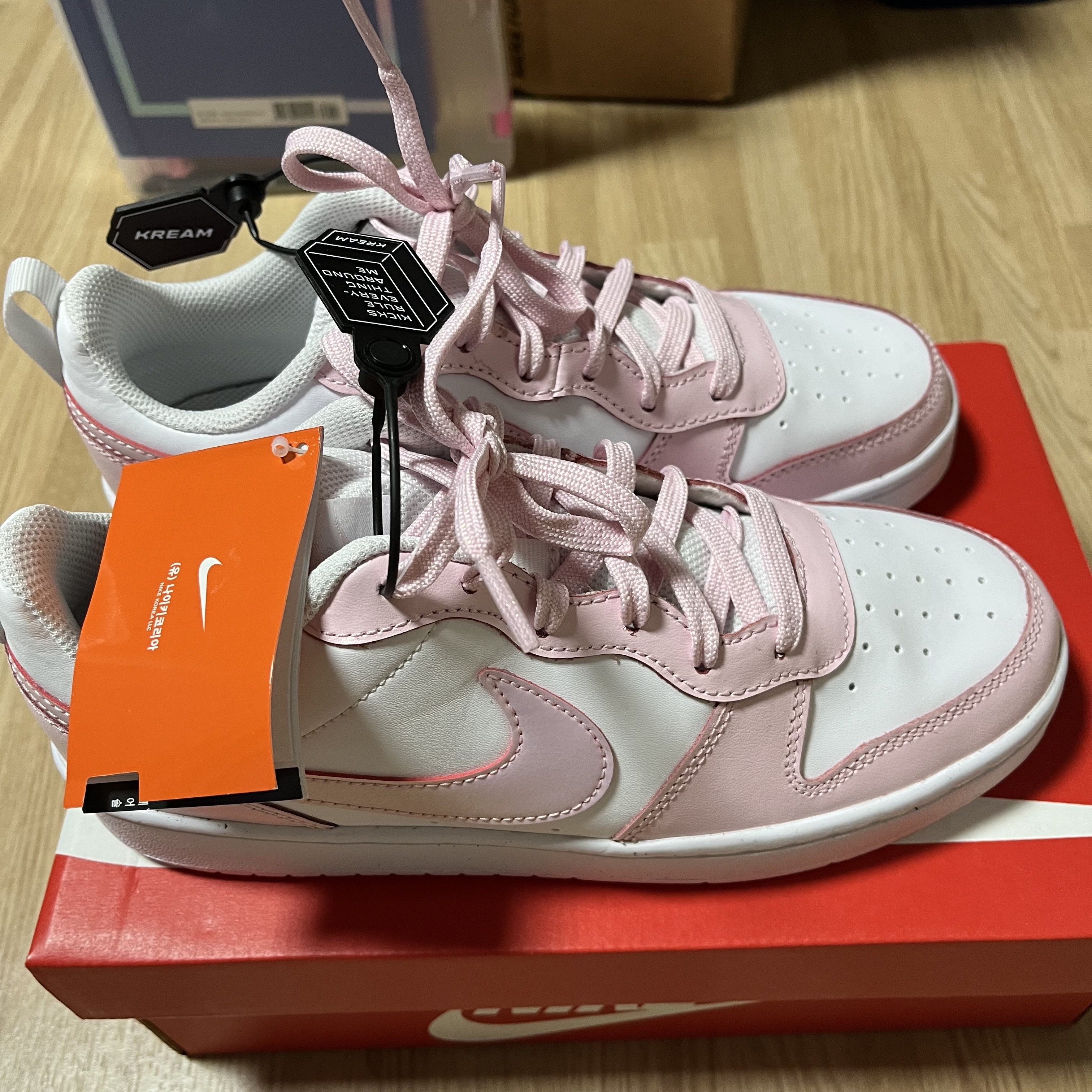 (GS) Nike Court Borough 2 SE White Pink Foam 착용 스타일