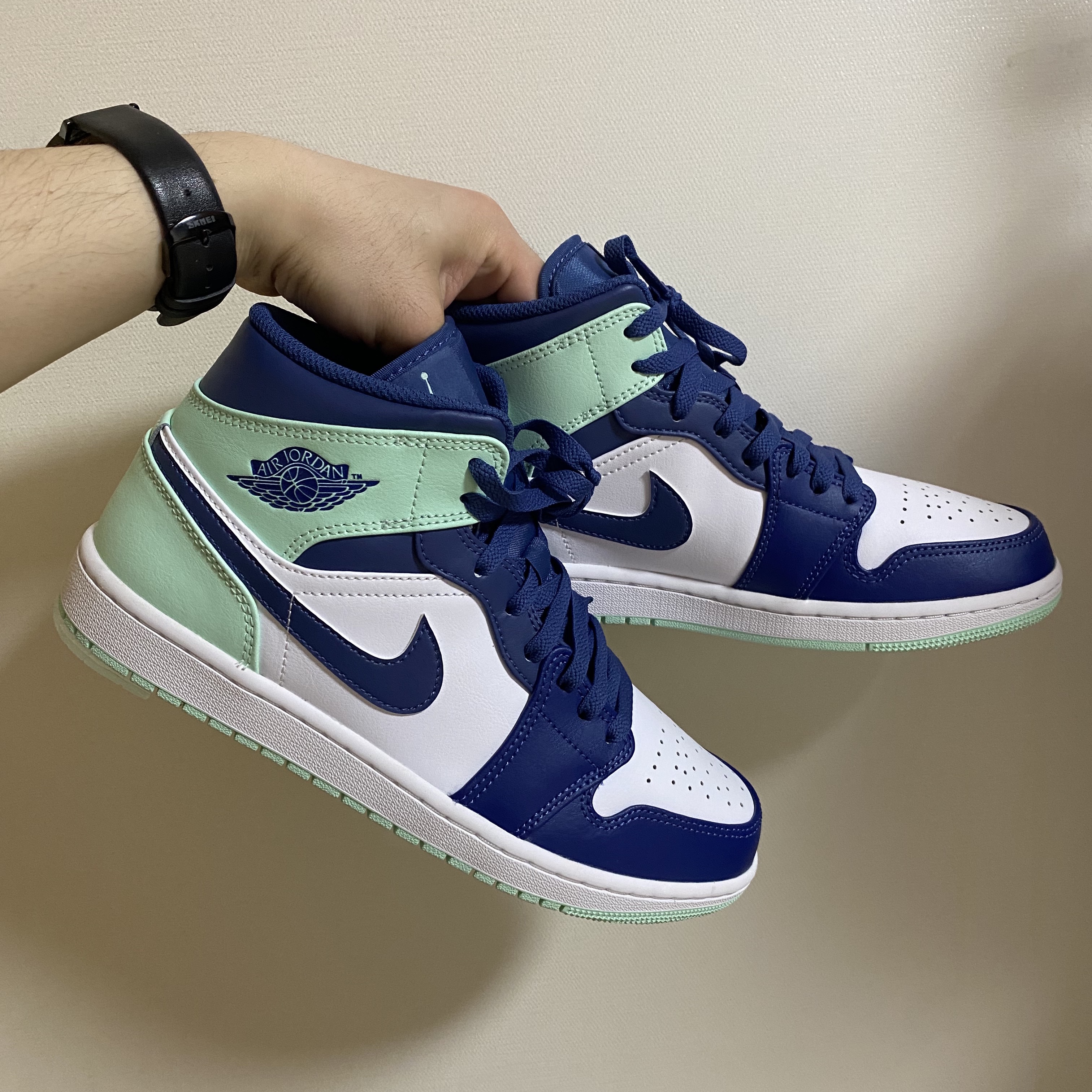 Jordan 1 Mid Blue Mint 착용 스타일 - 1