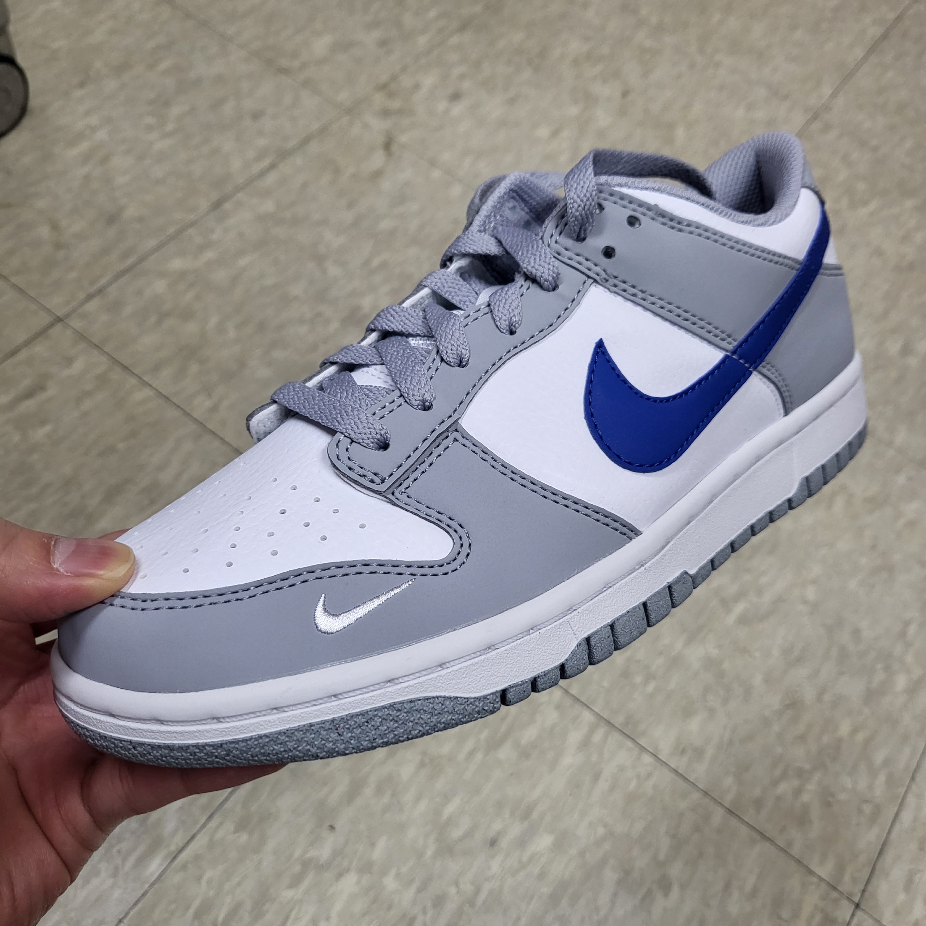 (GS) Nike Dunk Low Wolf Grey Game Royal 착용 스타일 - 1