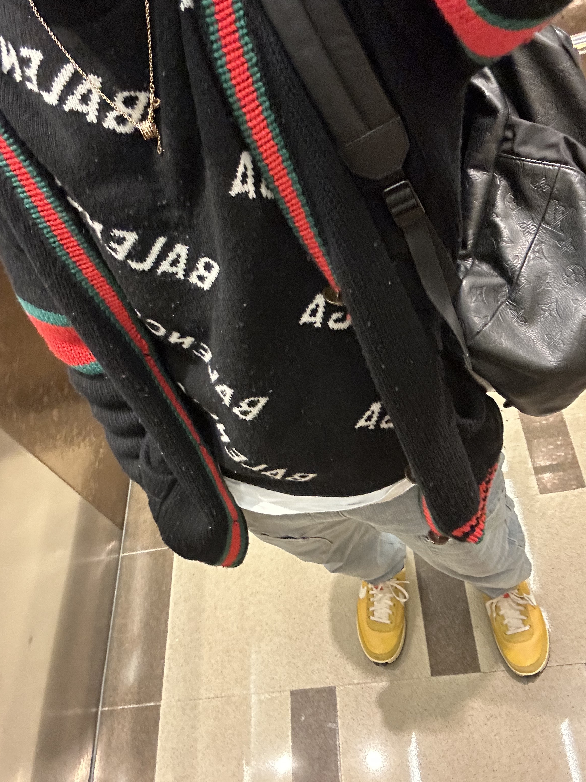 Balenciaga Allover Logo Crewneck Knit Black Blue, Gucci Wool Knit Cardigan Dark Blue 착용 스타일 - 3