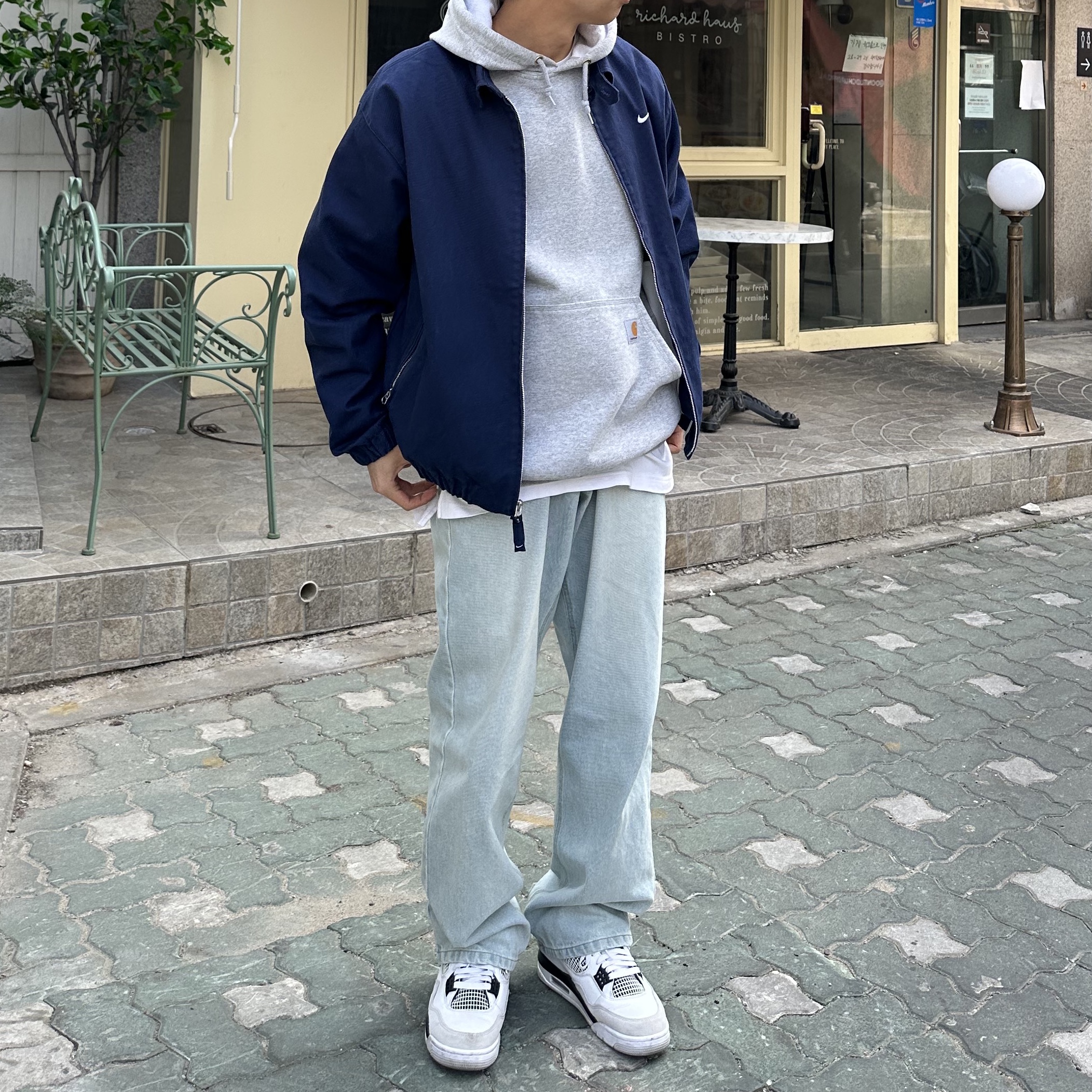 Jordan 4 Retro White and Black 착용 스타일 - 3