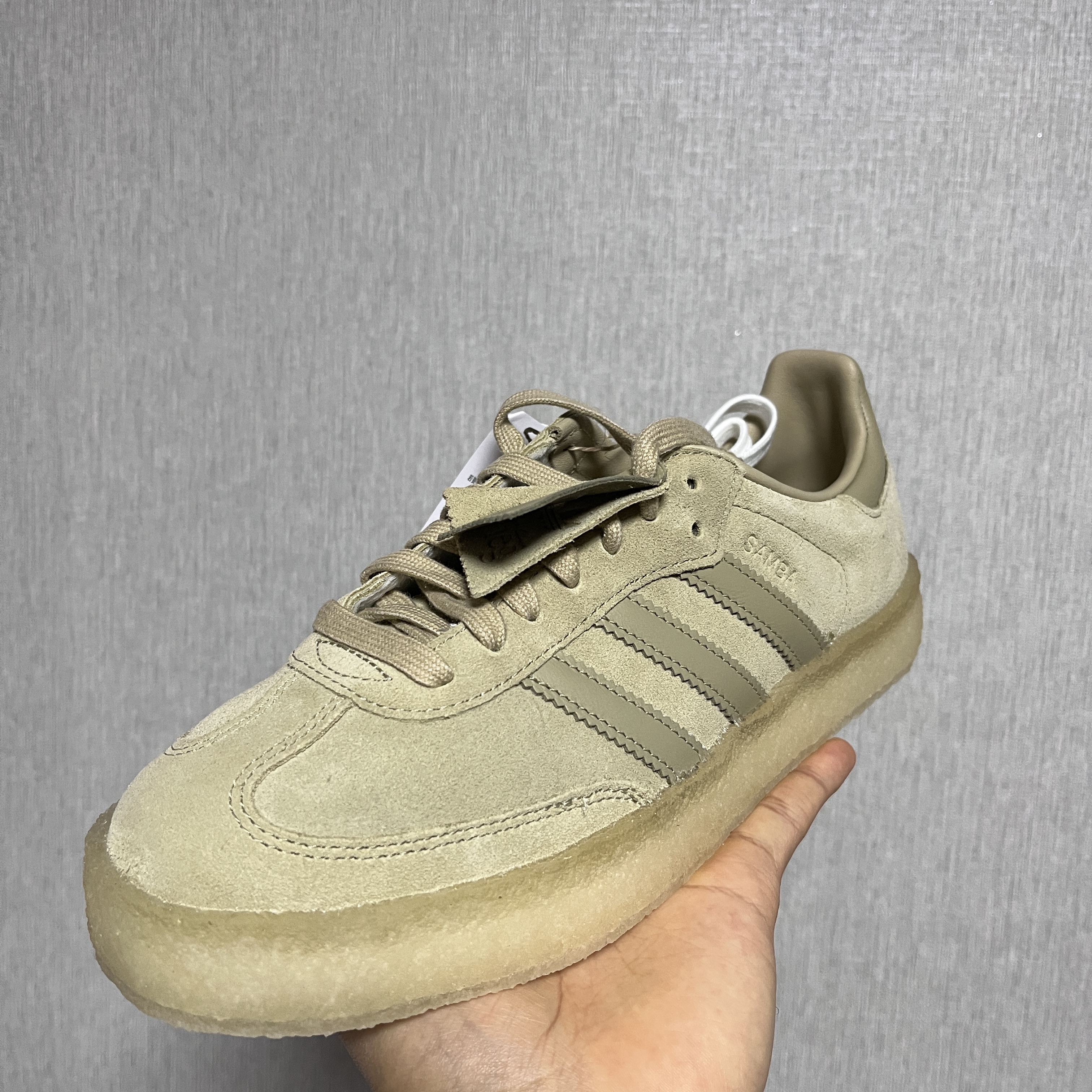 Adidas x Clarks x Ronnie Fieg 8th Street Samba Savannah 착용 스타일 - 2
