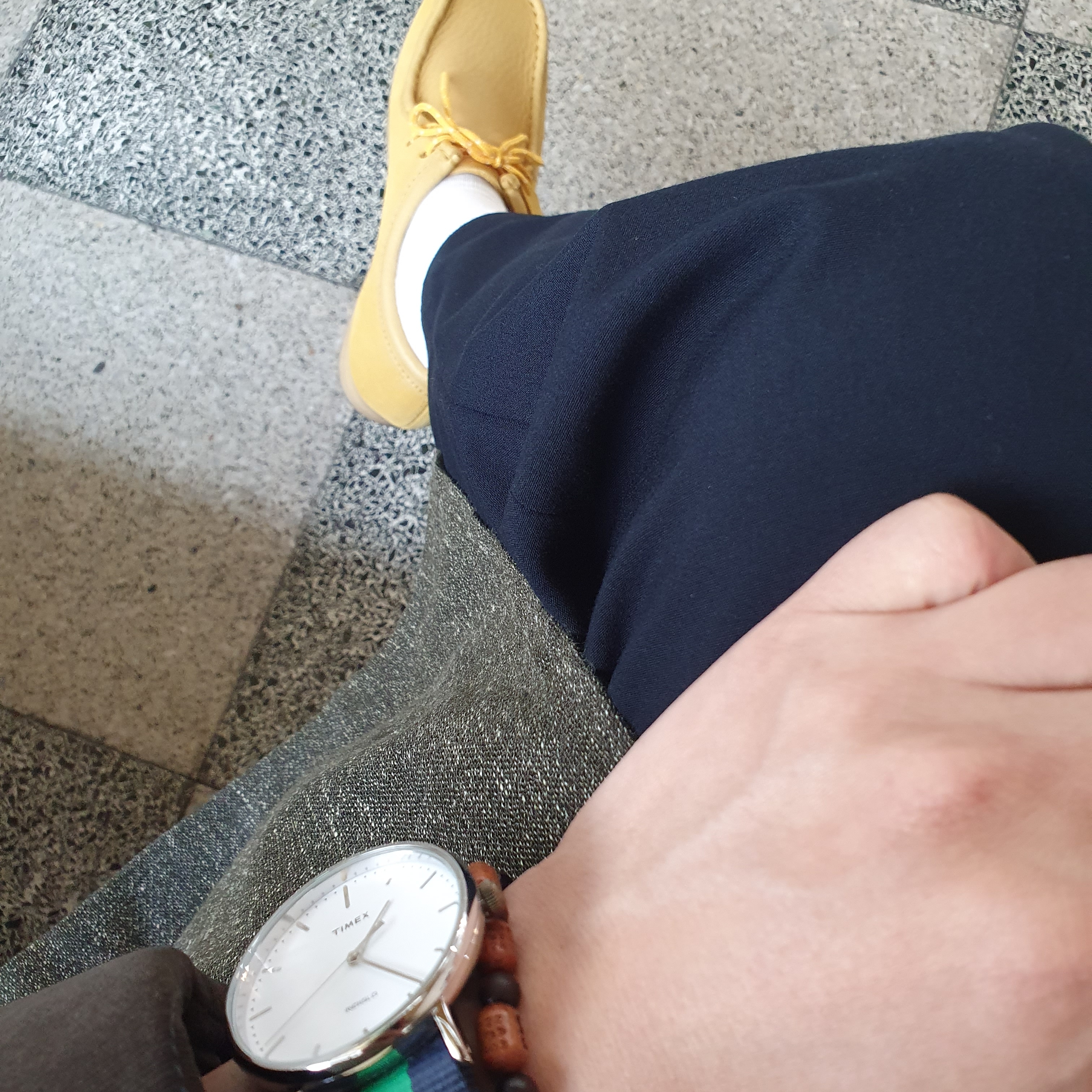 Clarks Wallabee Yellow Suede 착용 스타일 - 1