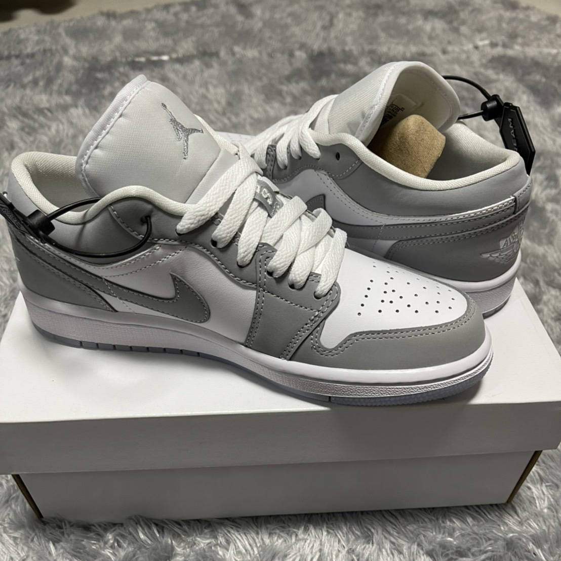 (W) Jordan 1 Low White Wolf Grey 착용 스타일 - 3