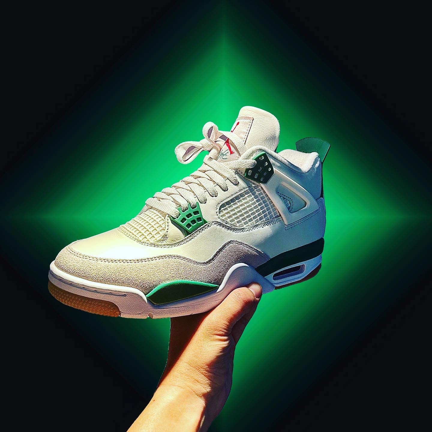 Jordan 4 x Nike SB Retro SP Pine Green 착용 스타일 - 1