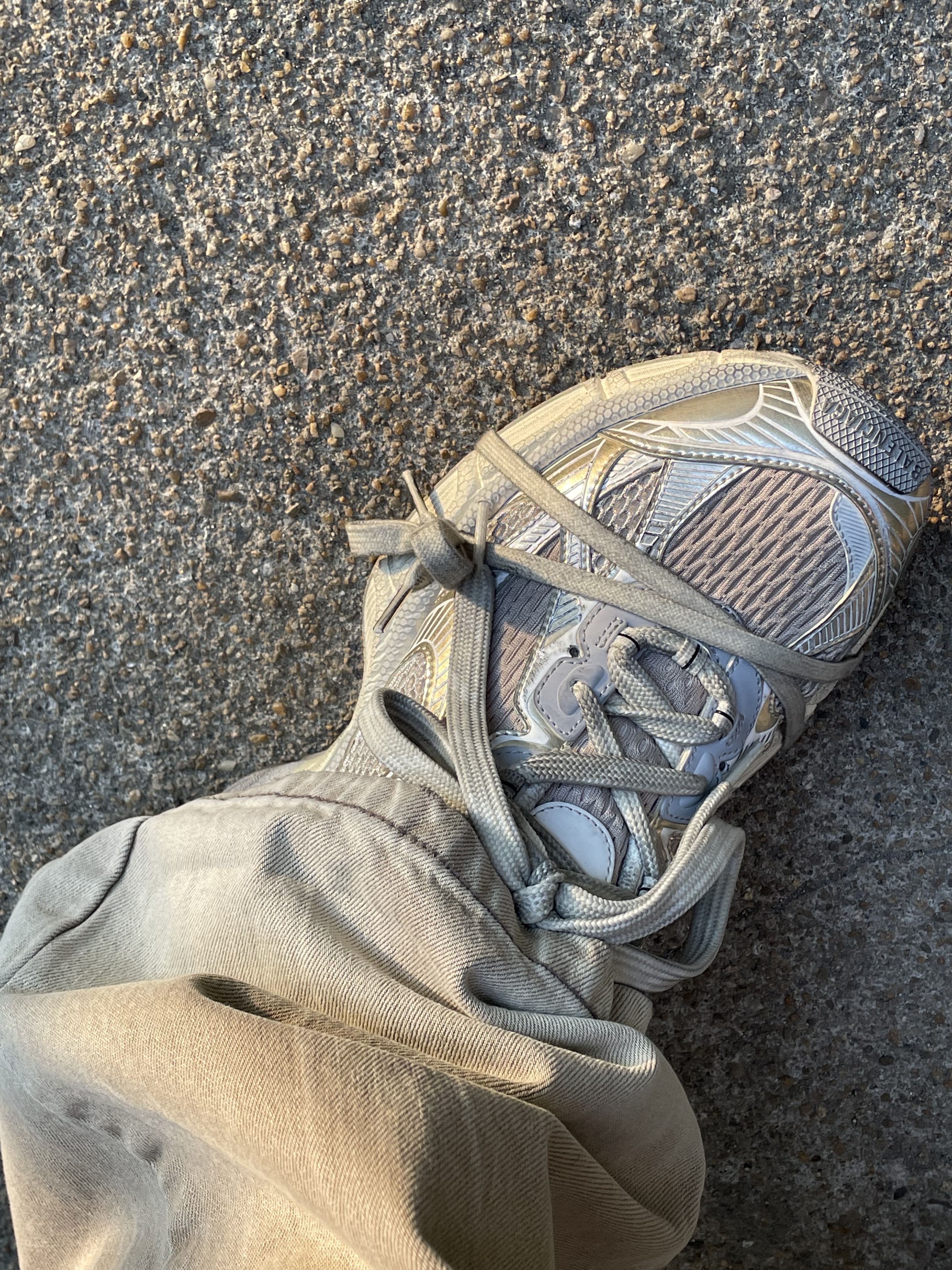 Balenciaga 3XL Sneakers Light Beige 착용 스타일