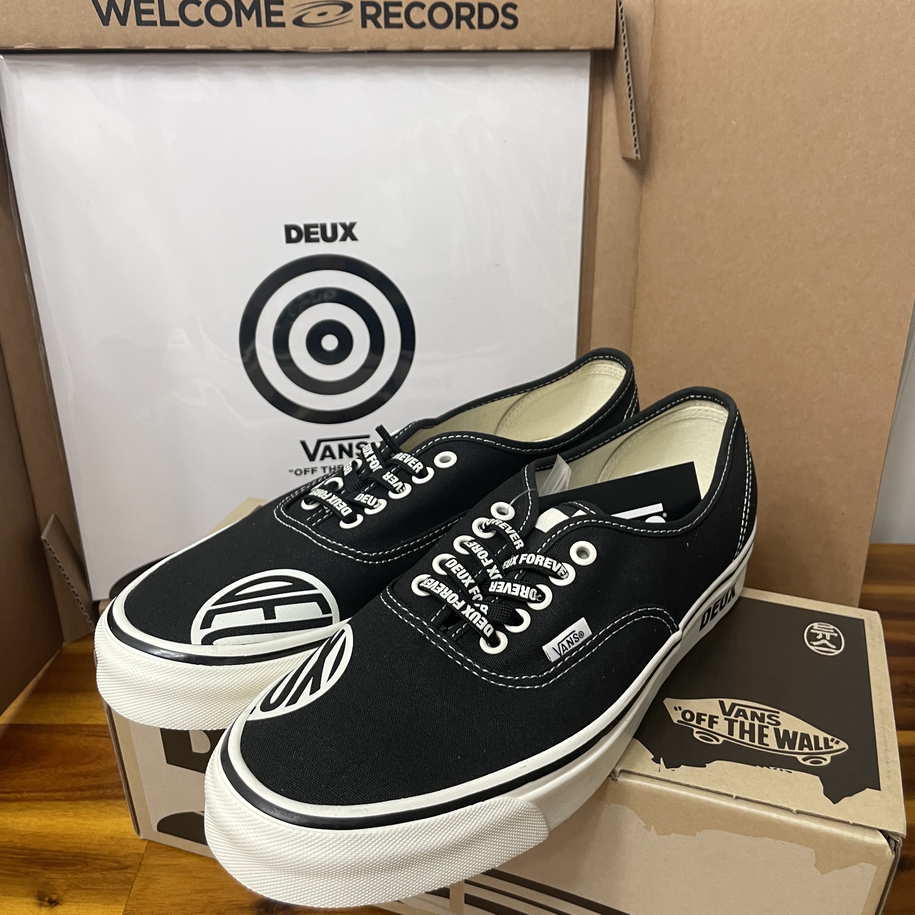 Vans x Deux Authentic 44 DX Black 착용 스타일 - 1