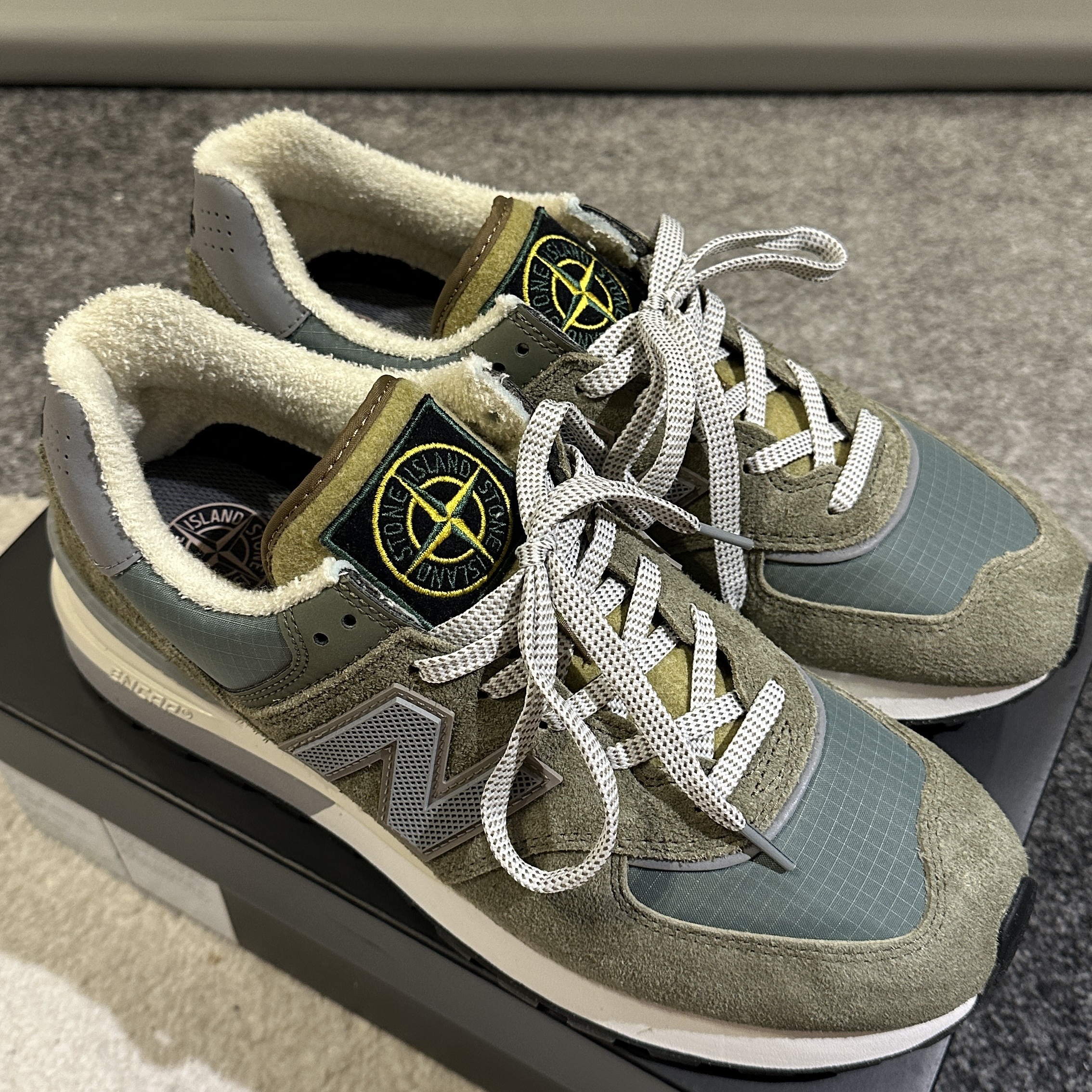 New Balance x Stone Island 574 Legacy Green 착용 스타일