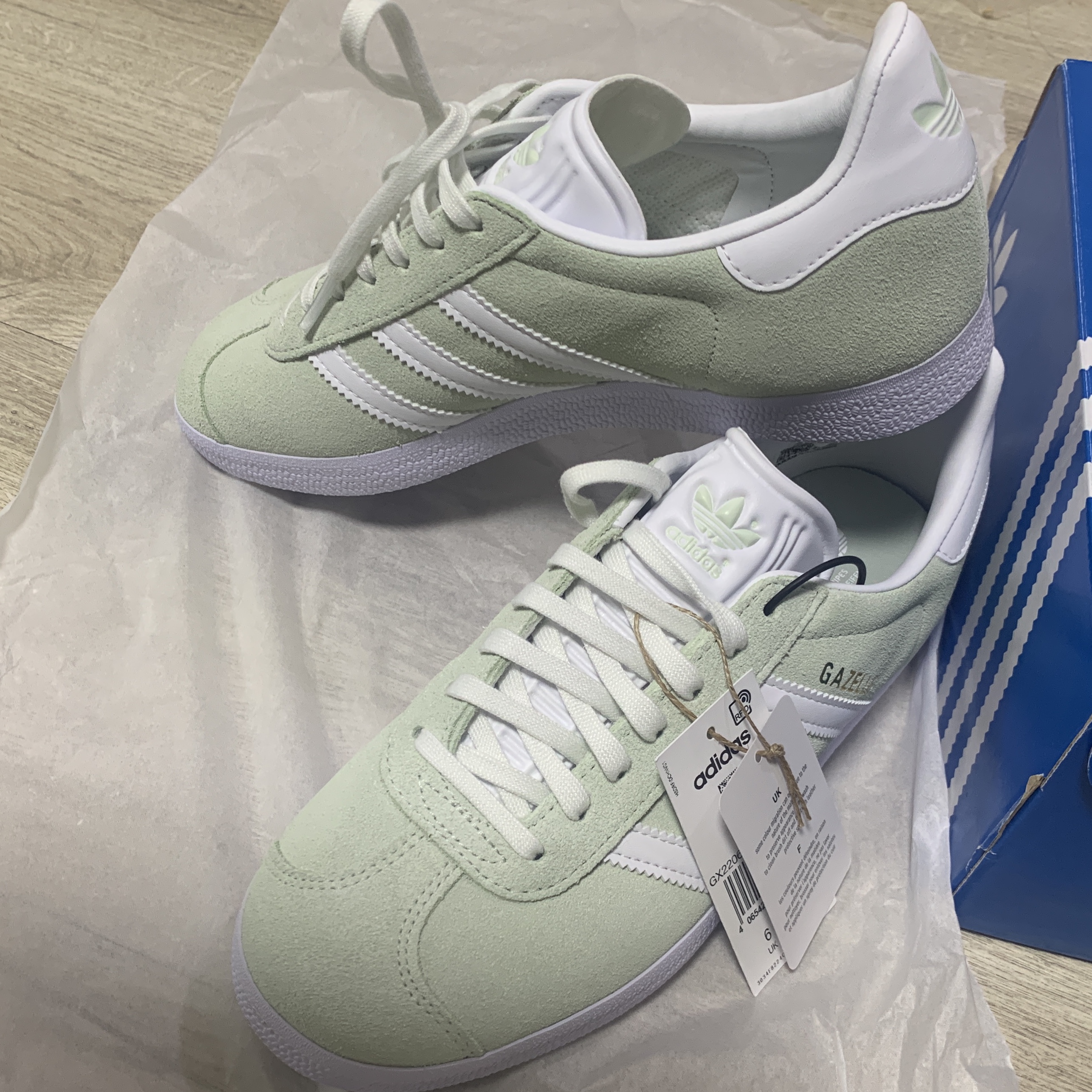 Adidas Gazelle Linen Green 착용 스타일 - 1