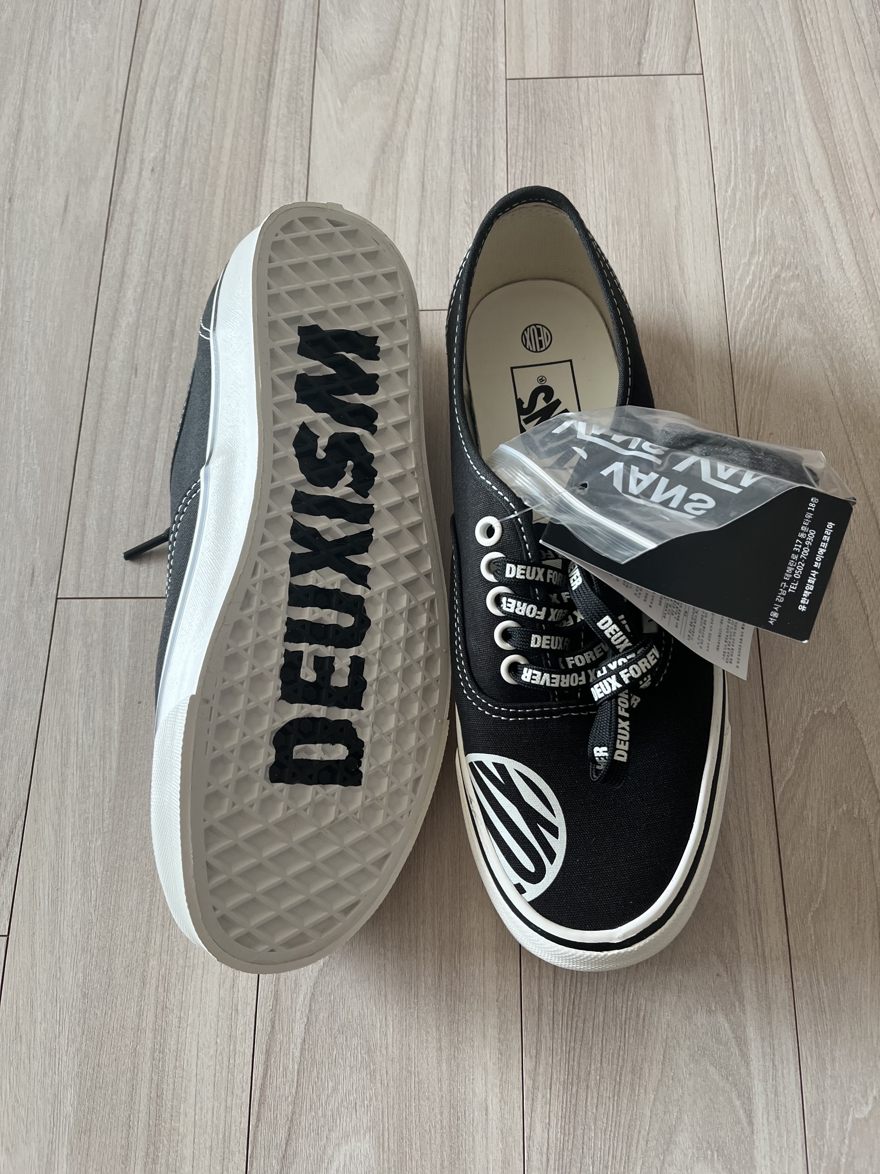 Vans x Deux Authentic 44 DX Black 착용 스타일 - 2