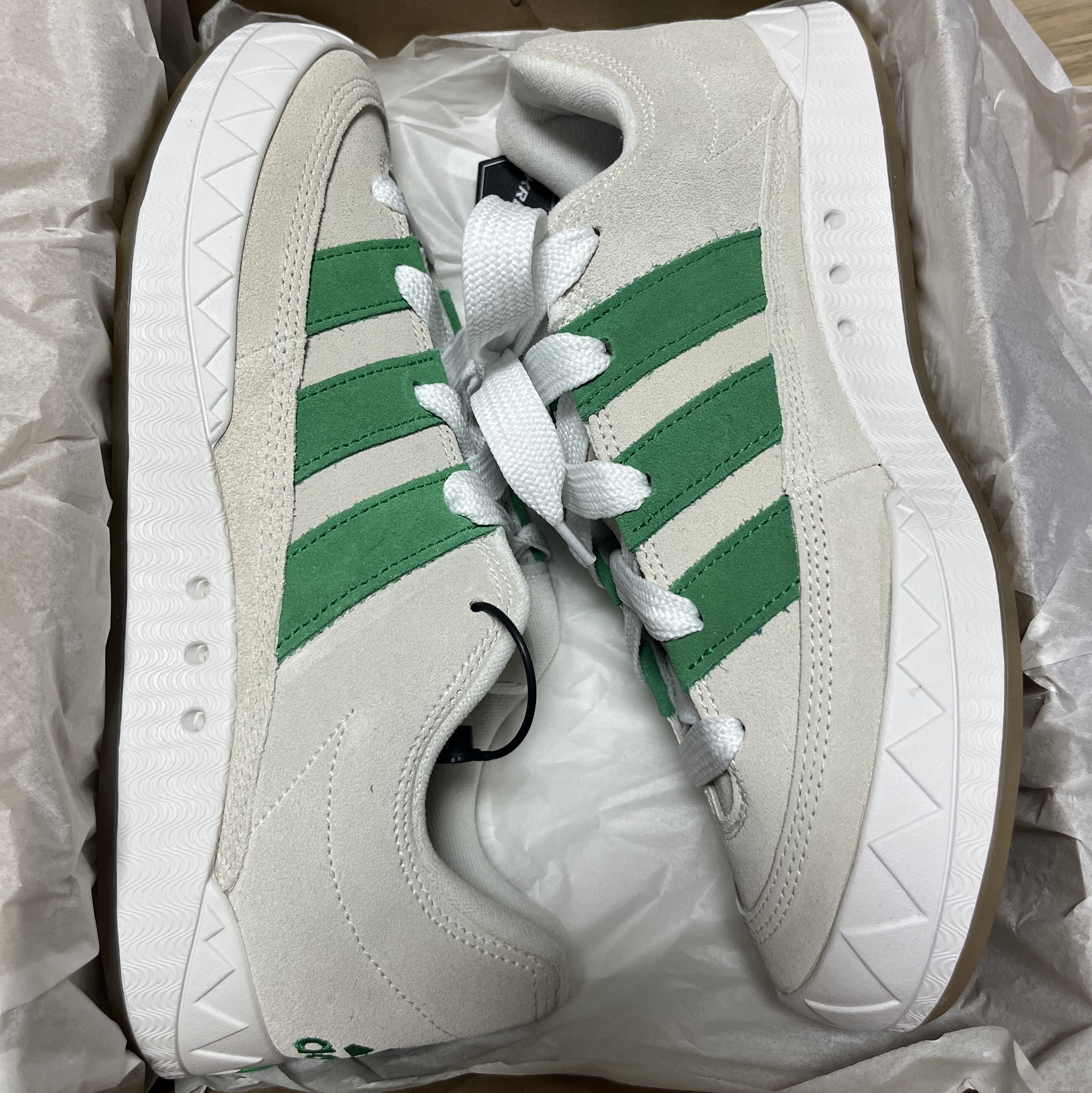 Adidas x Bodega x Beams Adimatic Off White Green 착용 스타일 - 2