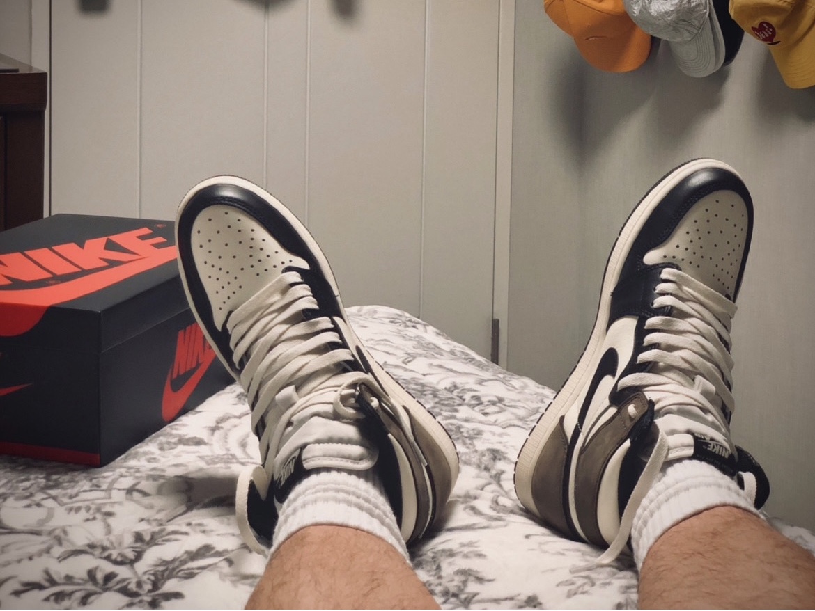 Jordan 1 Retro High OG Black Mocha 착용 스타일