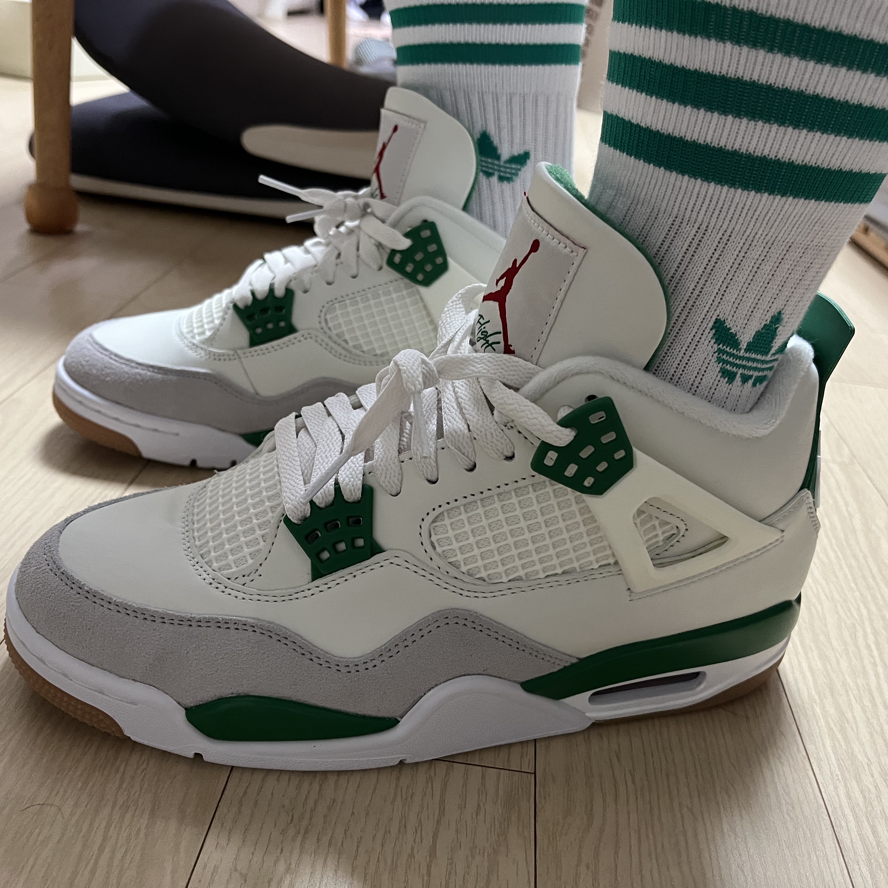 Jordan 4 x Nike SB Retro SP Pine Green 착용 스타일 - 1