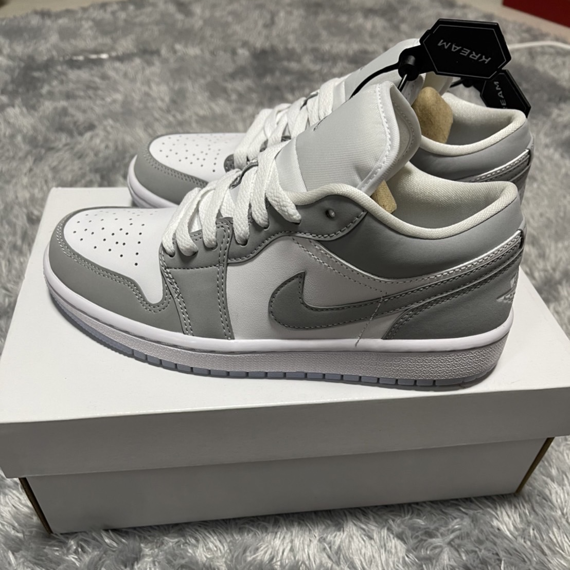 (W) Jordan 1 Low White Wolf Grey 착용 스타일 - 1