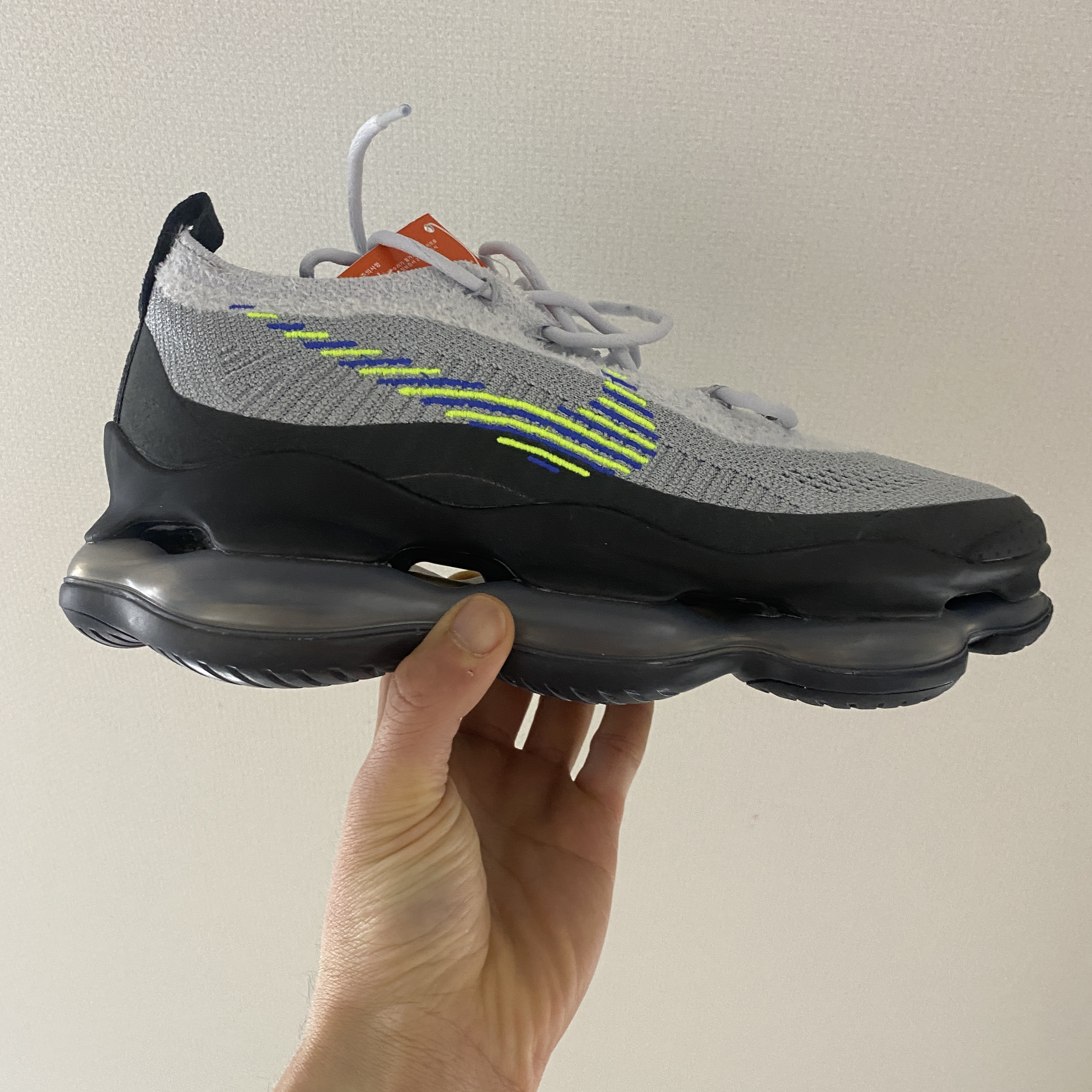 Nike Air Max Scorpion Flyknit Dark Smoke Grey 착용 스타일