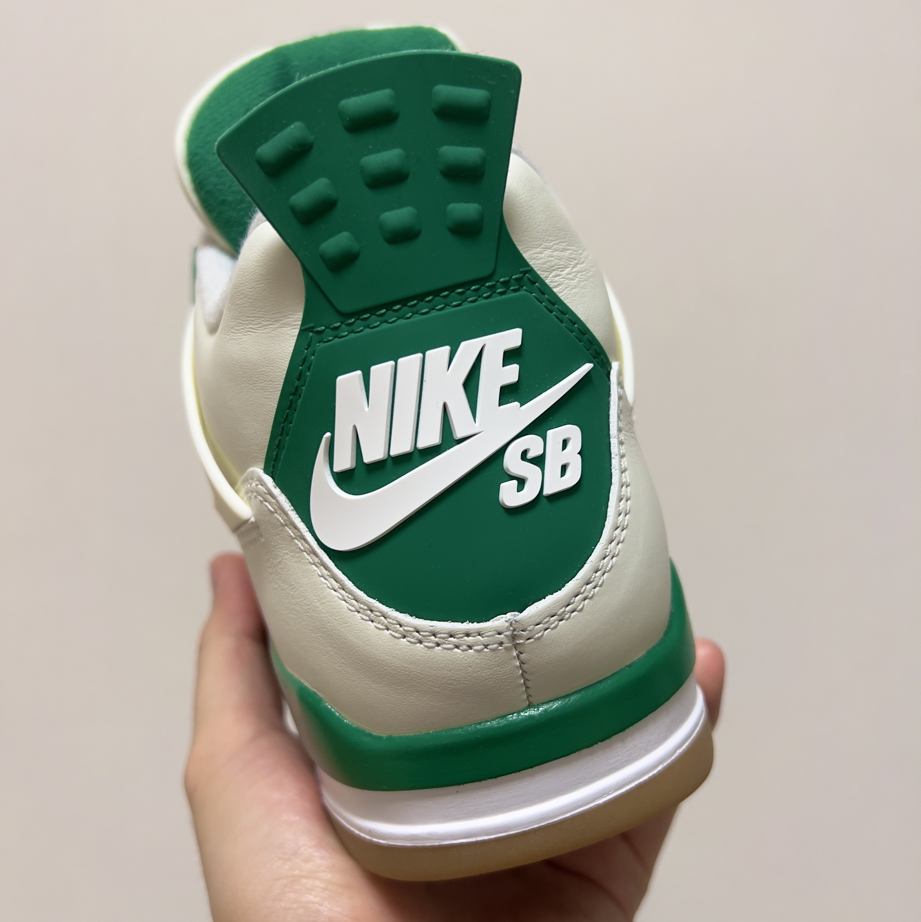 Jordan 4 x Nike SB Retro SP Pine Green 착용 스타일 - 2