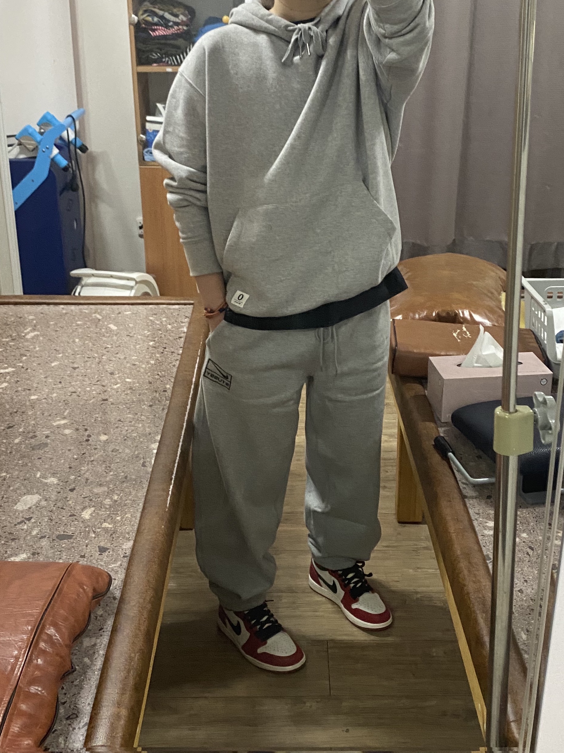 Nike x Stussy NRG Fleece Pants Dark Grey Heather (DO9340-063) 착용 스타일 - 1