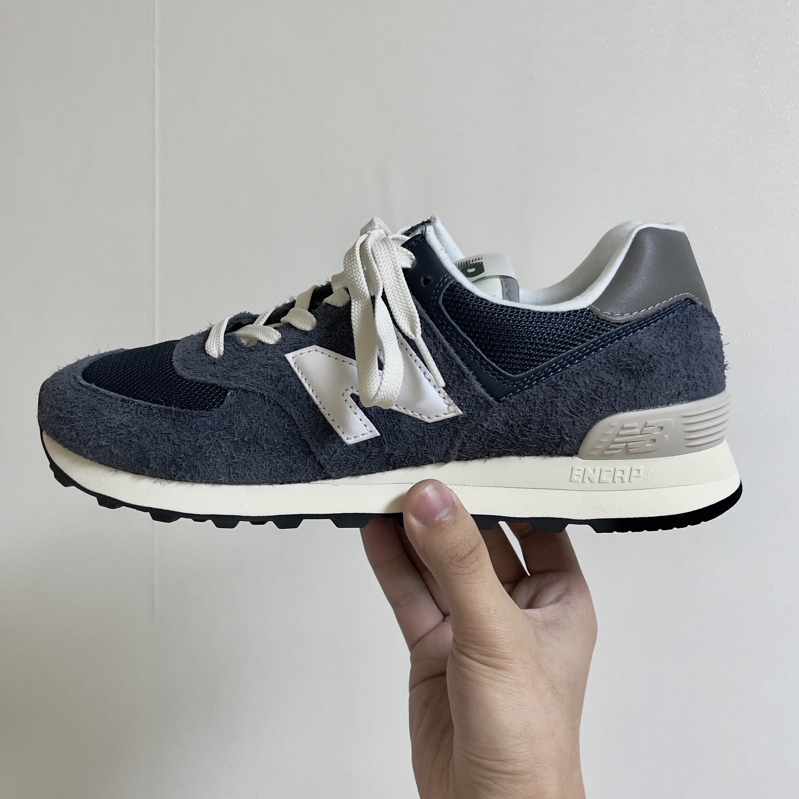 New Balance 574 Heritage Navy 착용 스타일