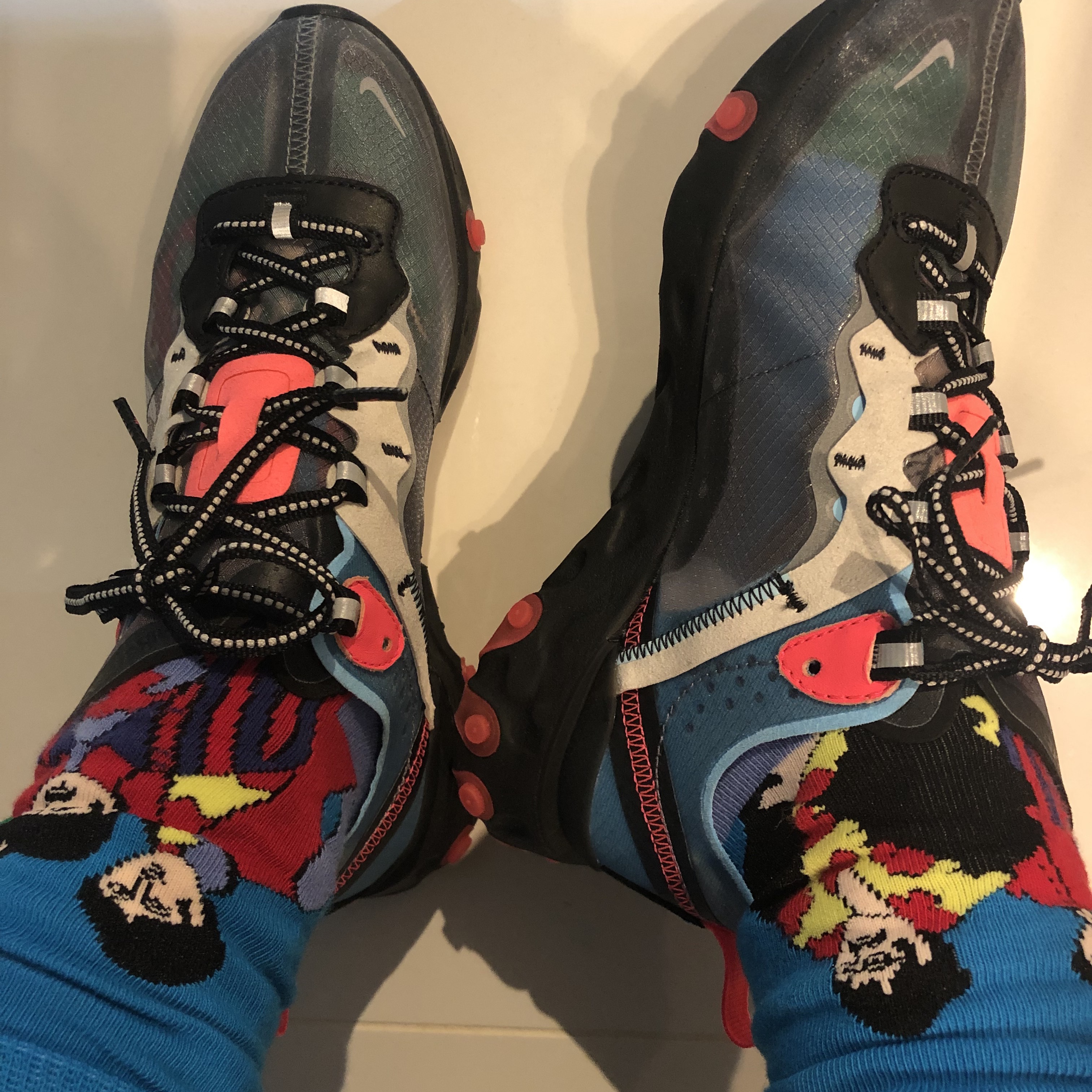 Nike React Element 87 Blue Chill Solar Red 착용 스타일