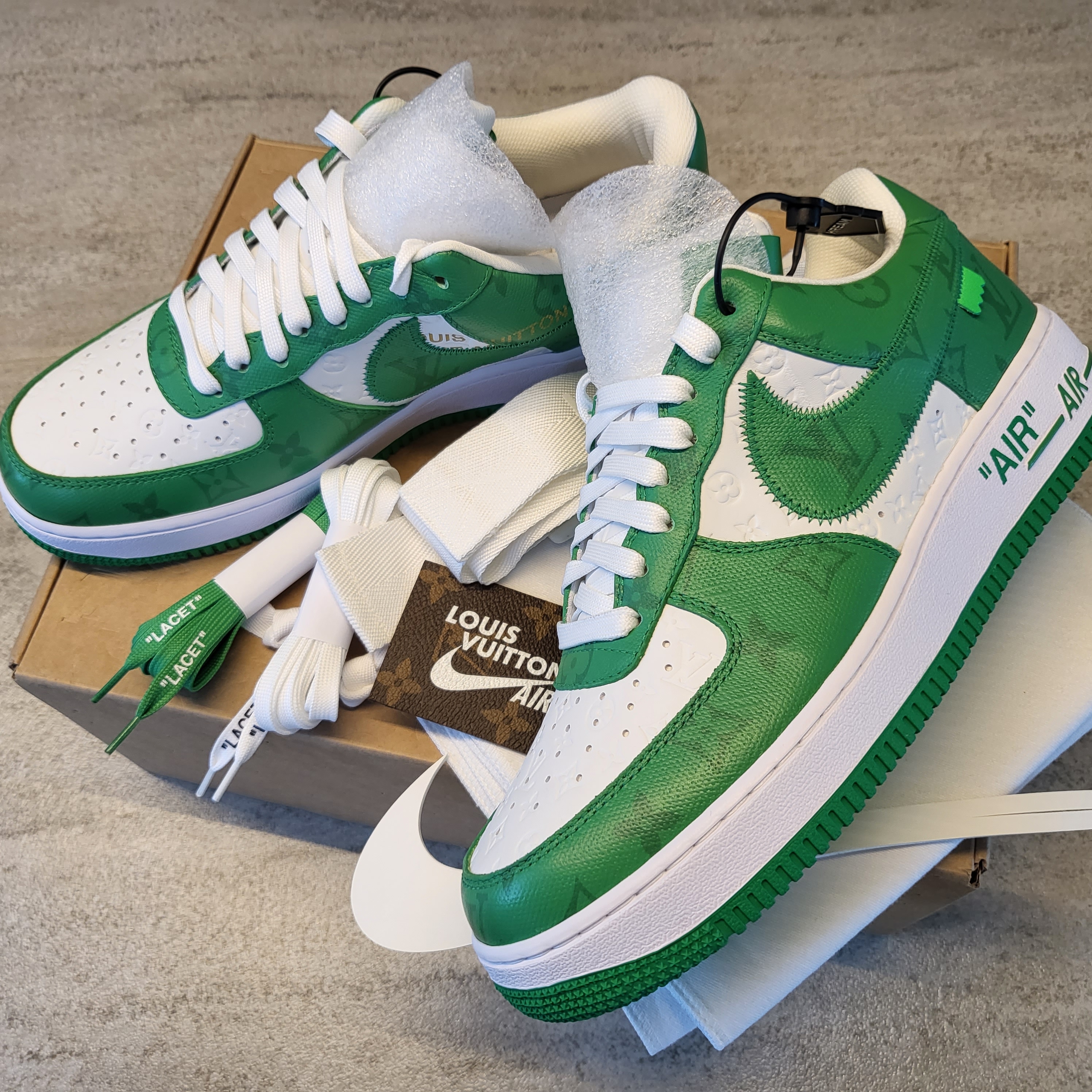 Louis Vuitton x Nike Air Force 1 Low by Virgil Abloh White Gym Green 착용 스타일