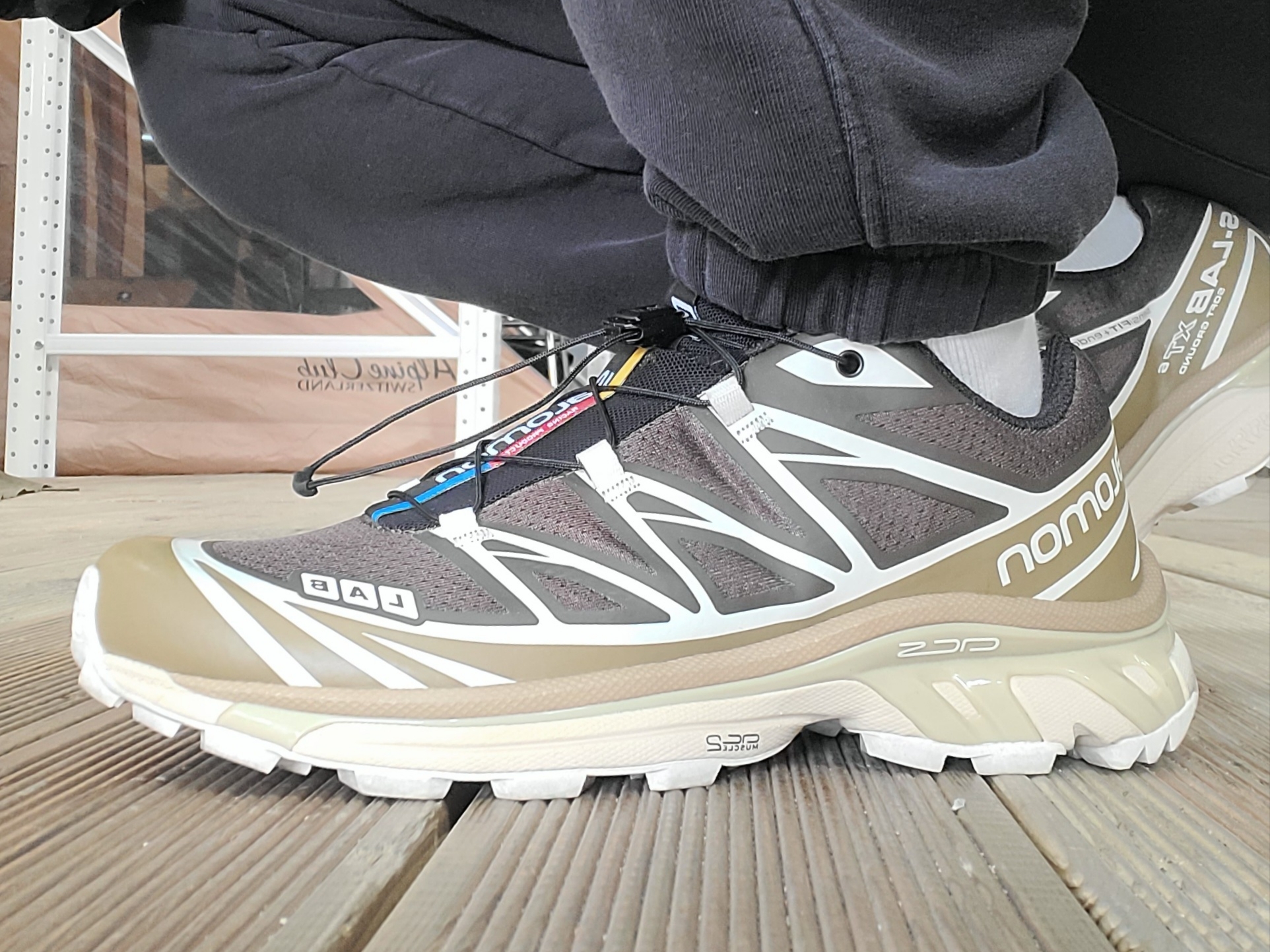 Salomon XT-6 Kangaroo Vanilla Ice 착용 스타일