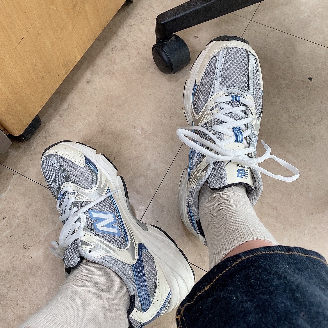 New Balance 530 Steel Blue 착용 스타일 - 2
