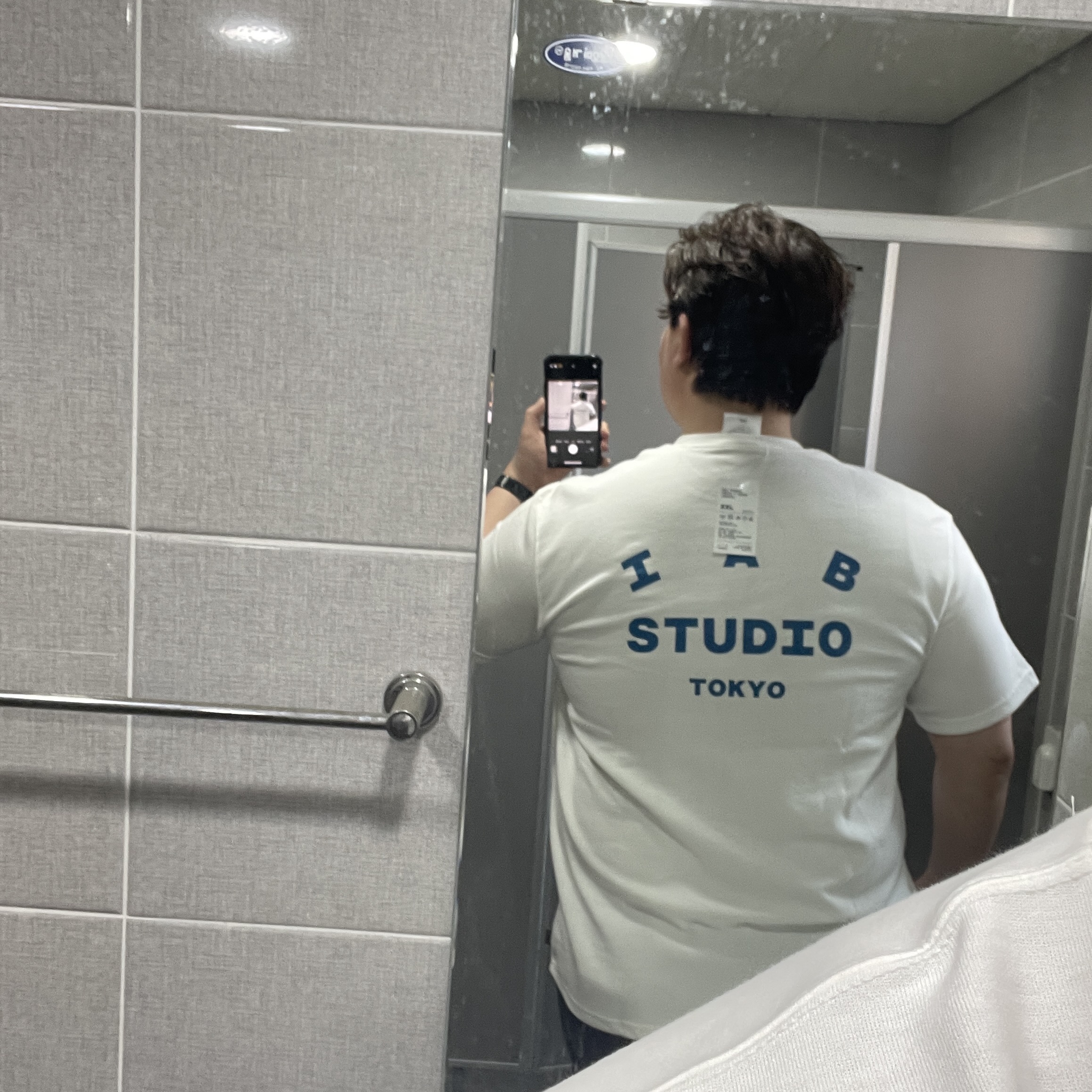 IAB Studio Tokyo T-Shirt White 착용 스타일 - 2