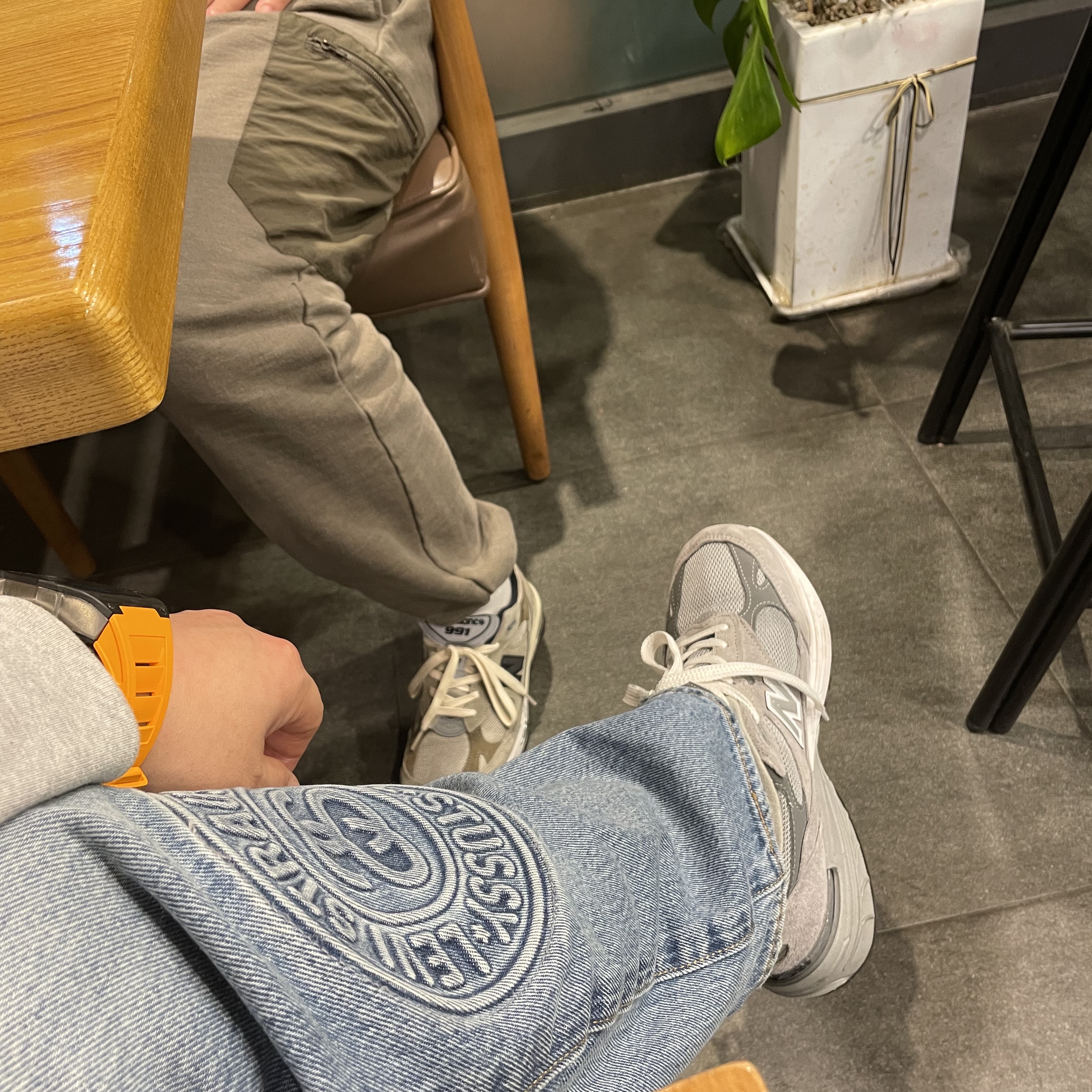 Stussy x Levi's Embossed 501 Jean Indigo, New Balance x JJJJound 991 Made in UK Grey 착용 스타일