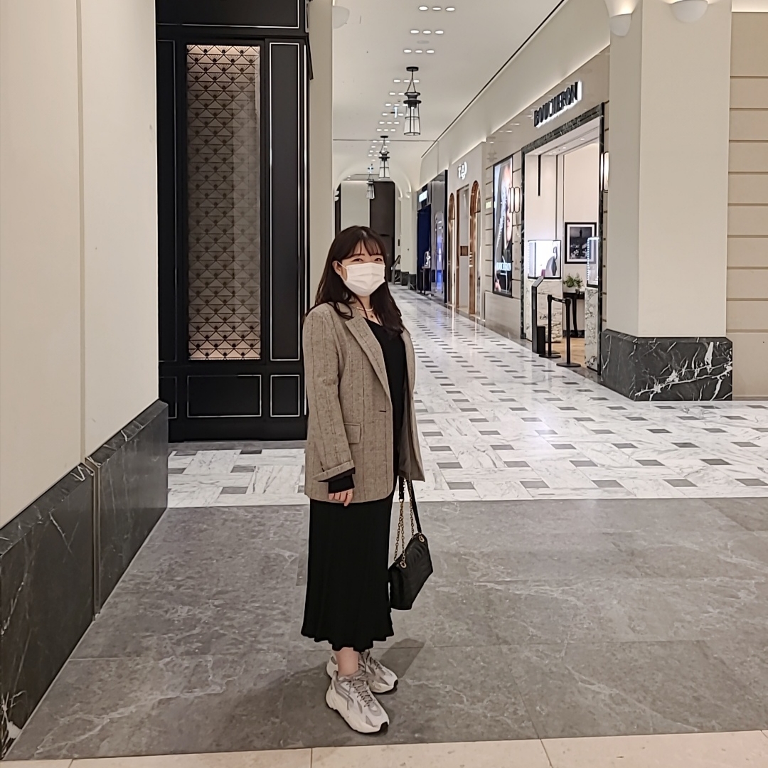 Adidas Yeezy Boost 700 V2 Static 2022 착용 스타일 - 2