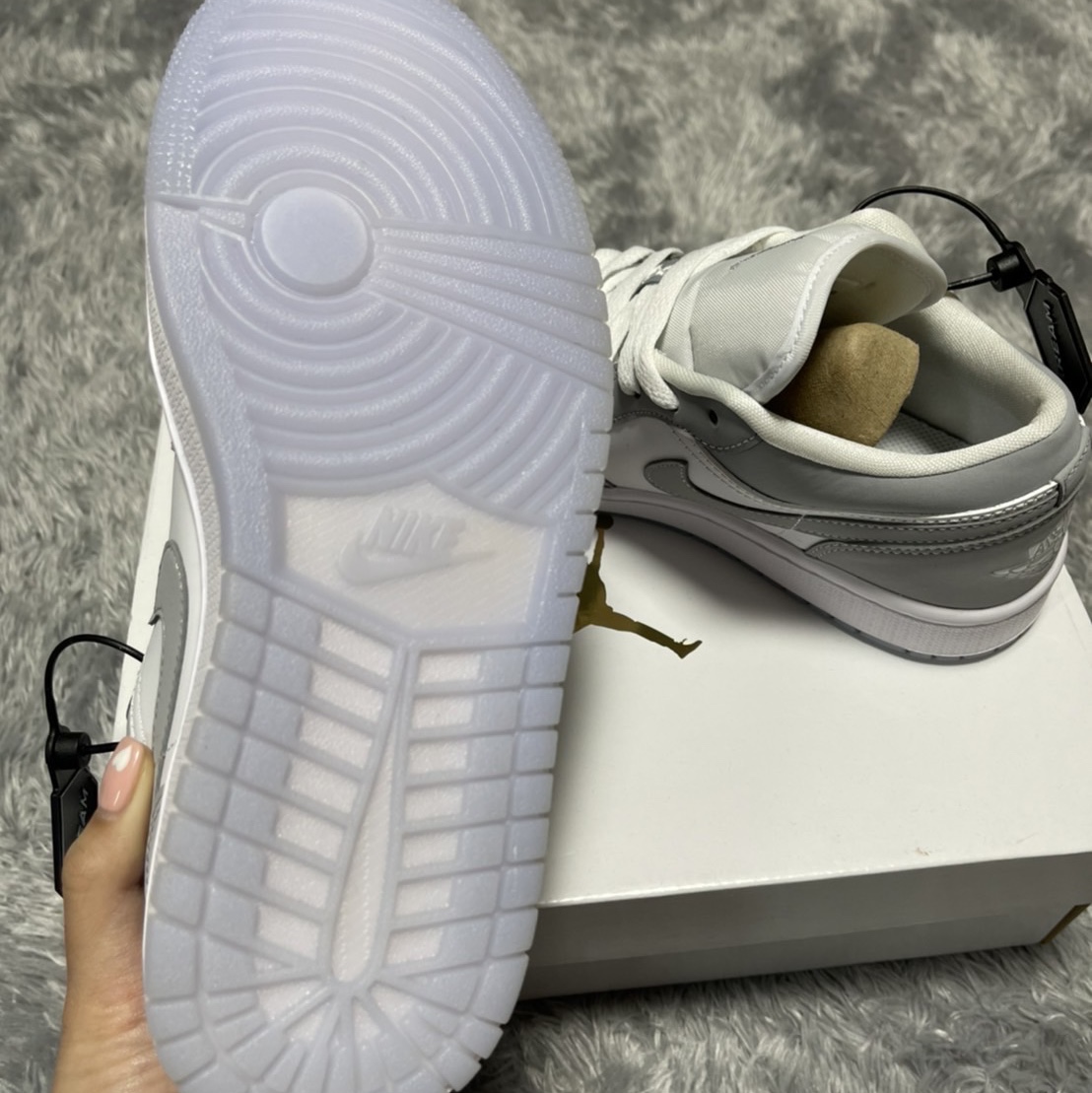 (W) Jordan 1 Low White Wolf Grey 착용 스타일 - 4