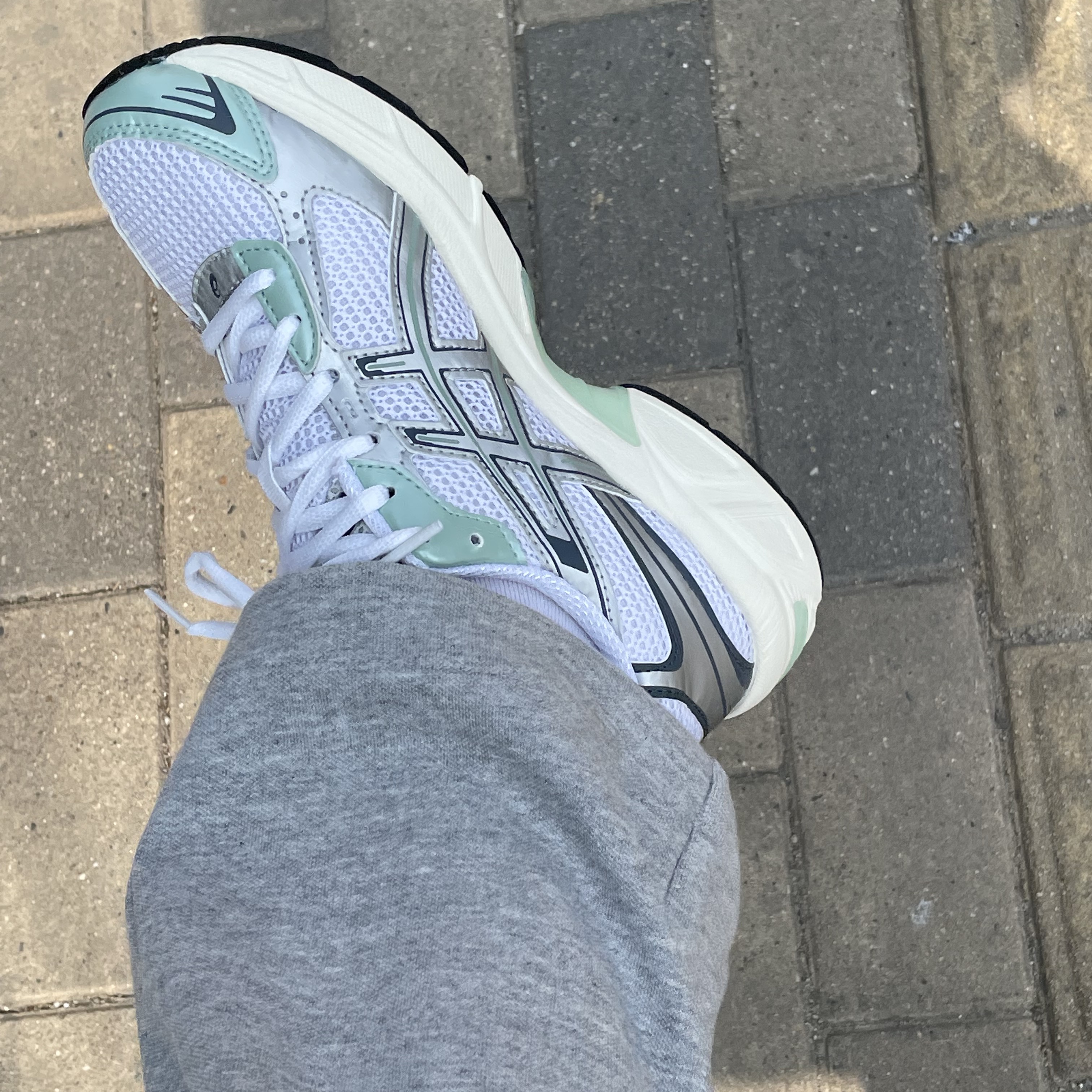 Asics x Naked Gel-1130 White Pure Silver 착용 스타일 - 3