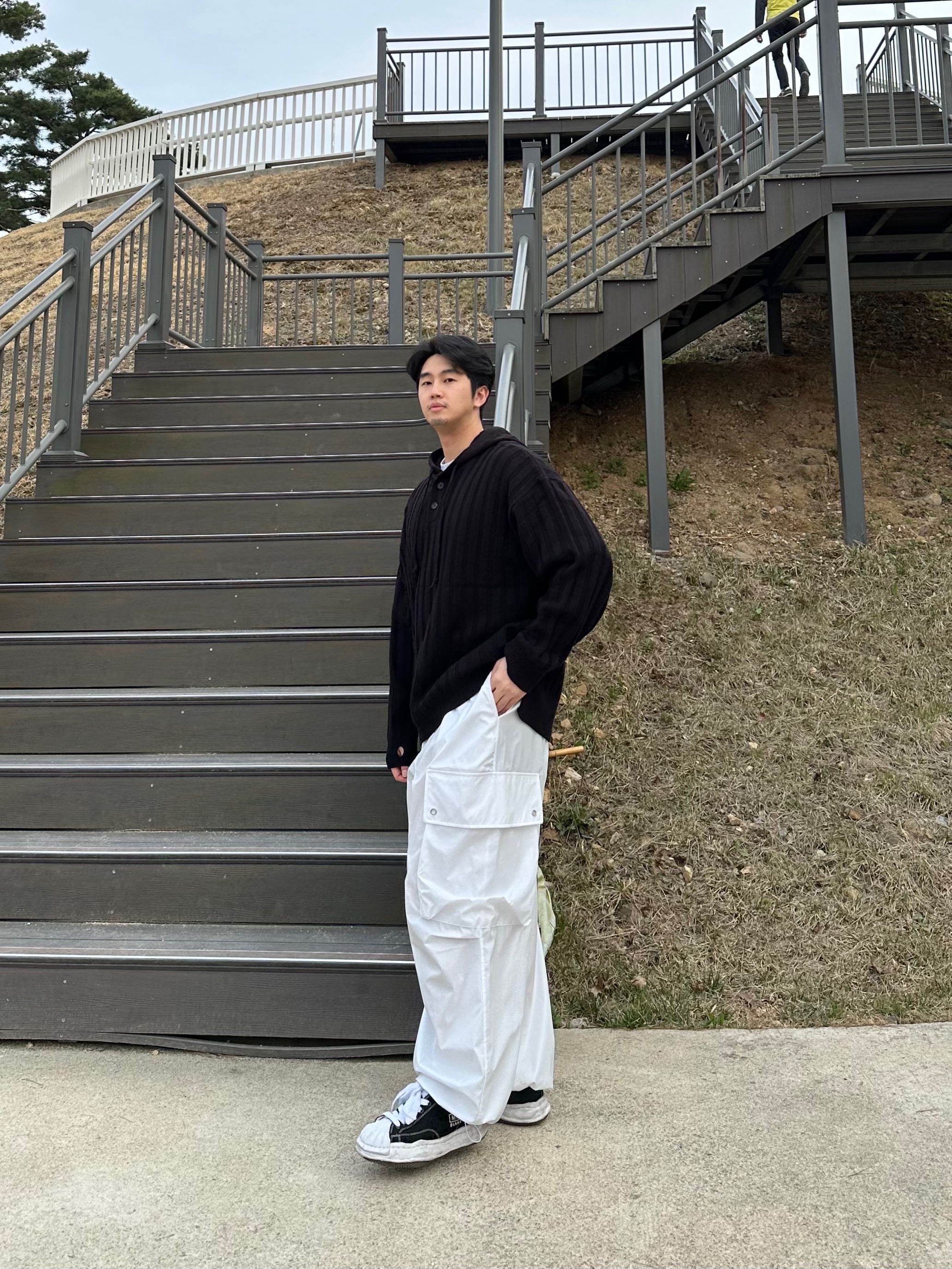 Maison Mihara Yasuhiro Blakey OG Sole Canvas Low-top Sneakers Black White 착용 스타일 - 5