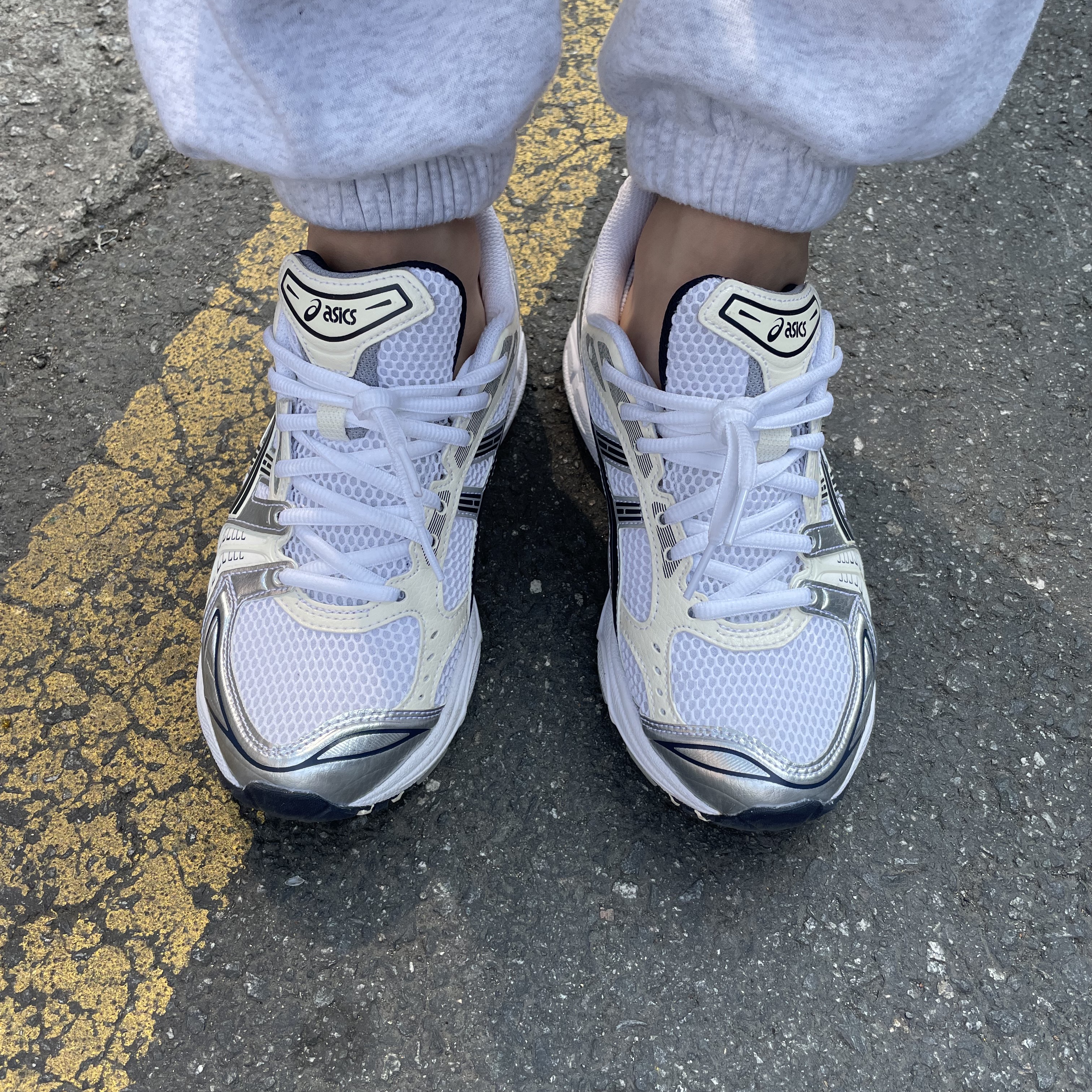 (W) Asics Gel-Kayano 14 White Midnight 착용 스타일