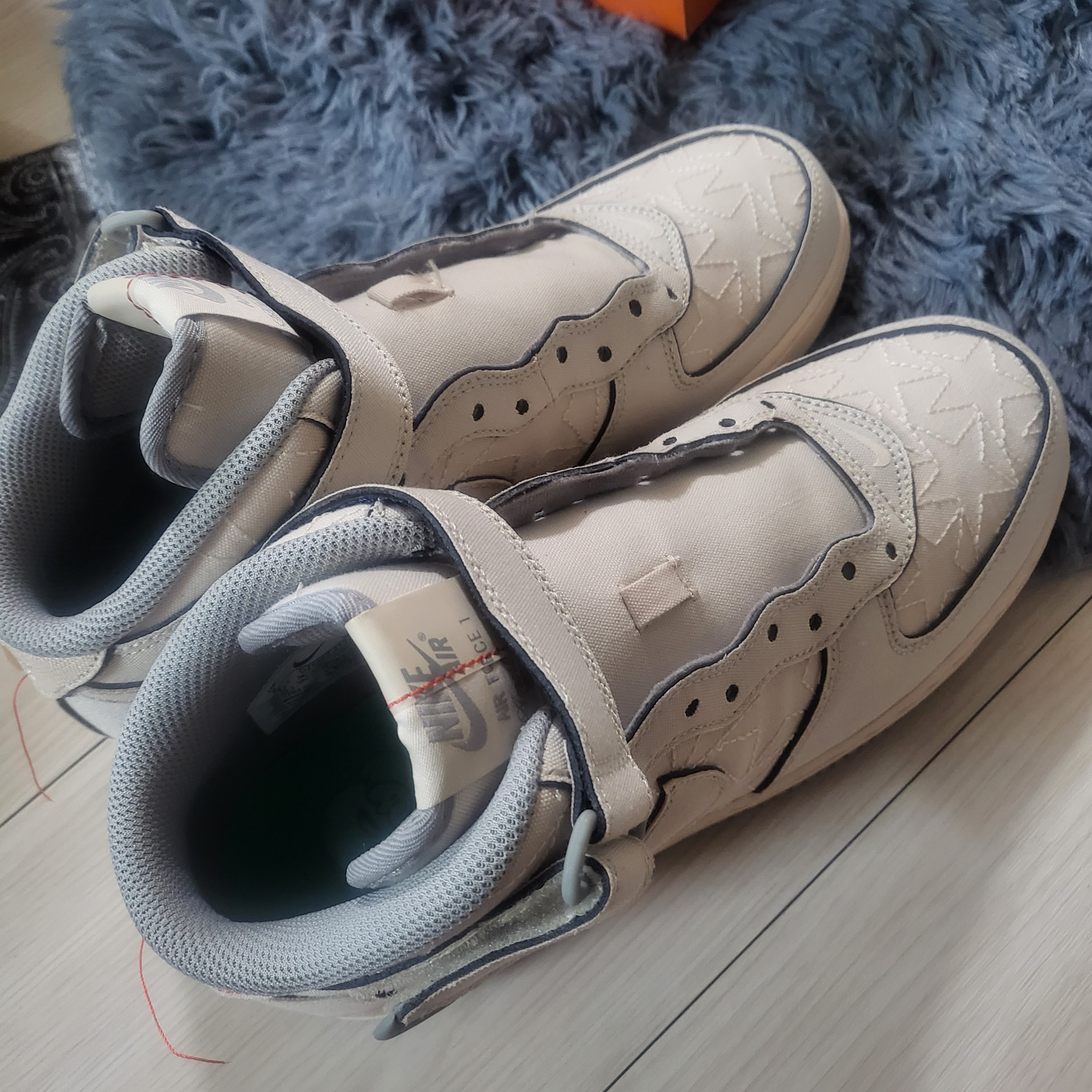 Nike Air Force 1 Mid '07 Pearl White 착용 스타일 - 2