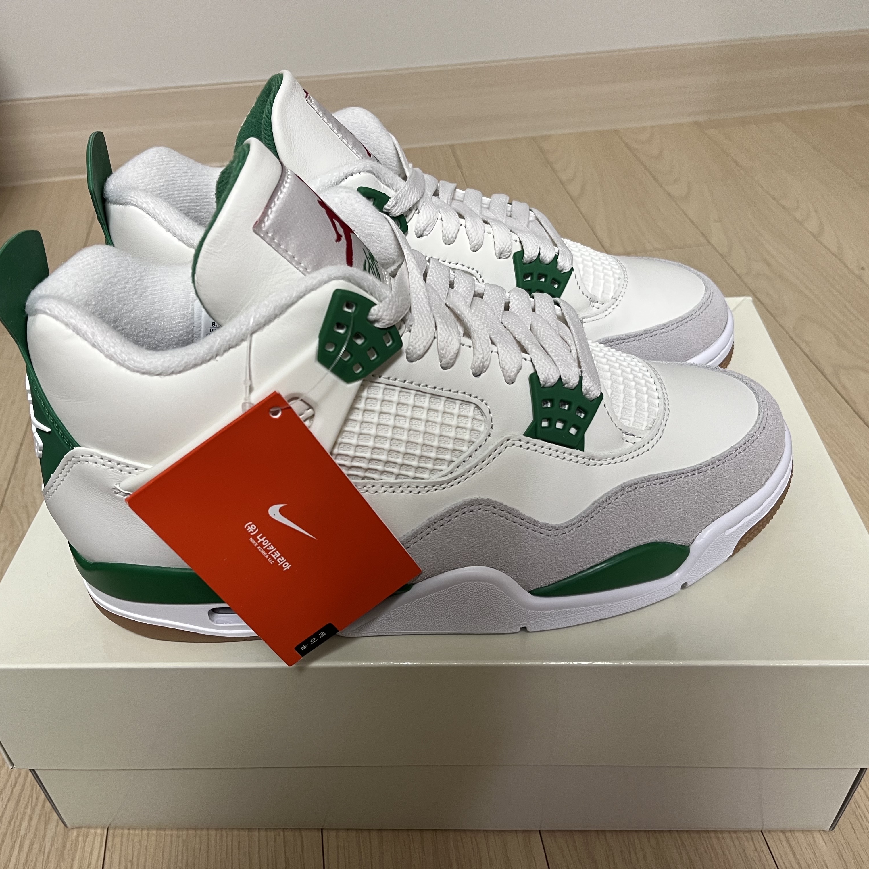 Jordan 4 x Nike SB Retro SP Pine Green 착용 스타일 - 4
