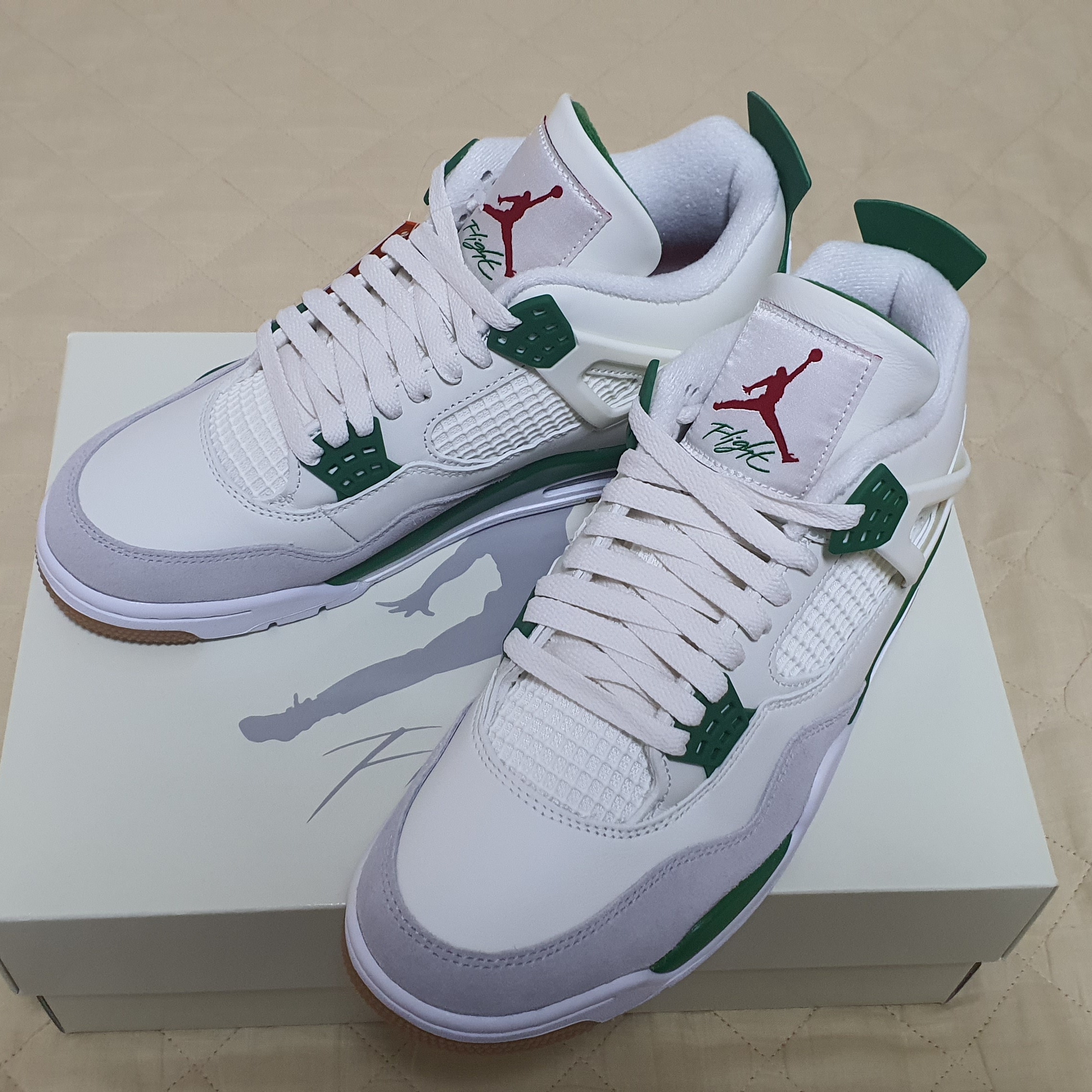 Jordan 4 x Nike SB Retro SP Pine Green 착용 스타일 - 1