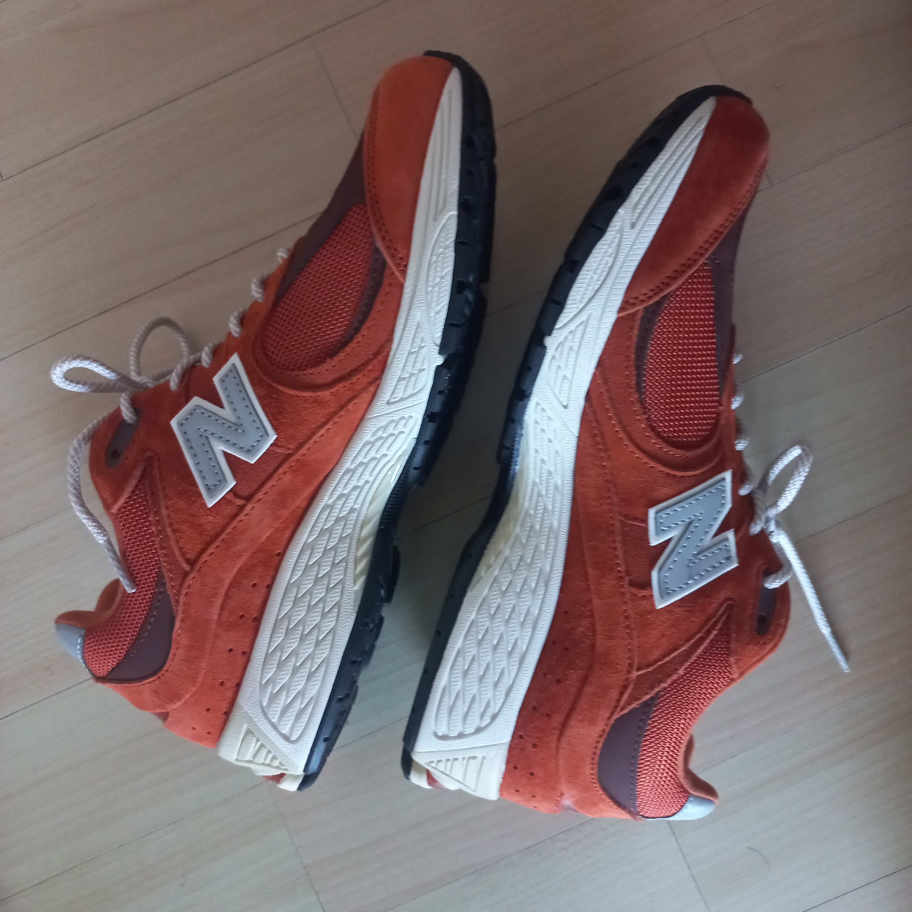New Balance 2002R Rust Oxide 착용 스타일