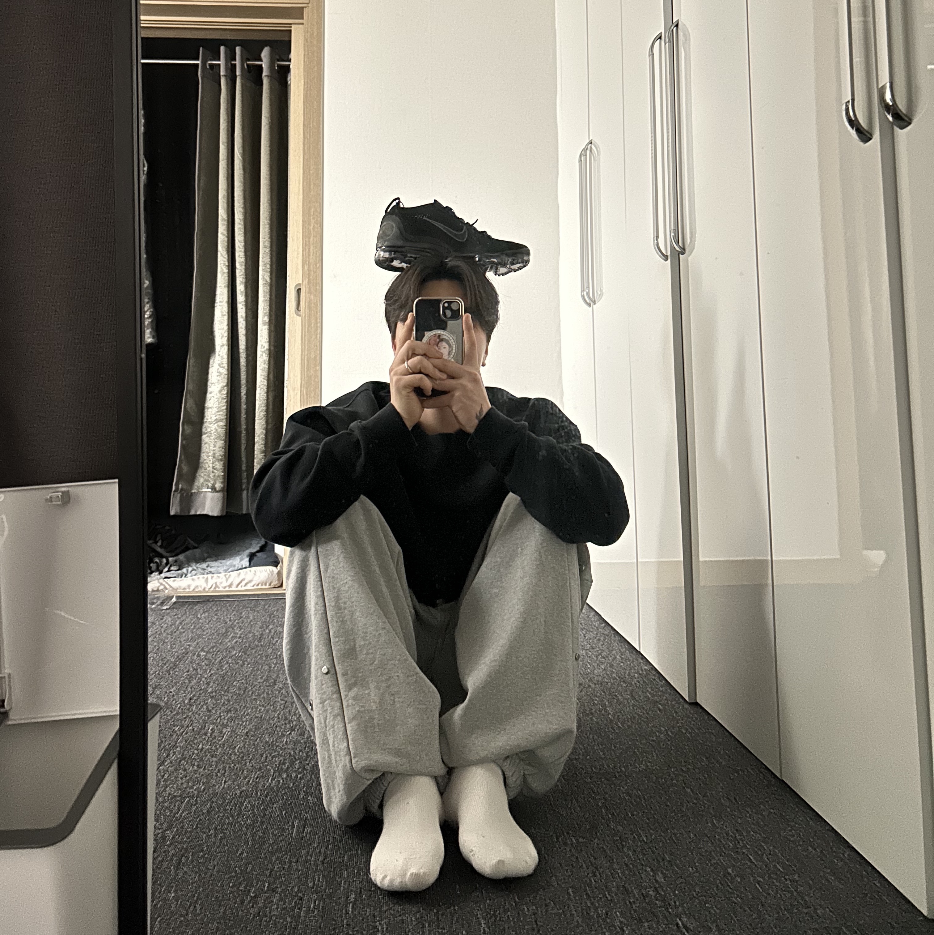 Nike Air VaporMax 2021 Flyknit Triple Black, Nike NRG Solo Swoosh Crew Fleece Black White - Asia 착용 스타일