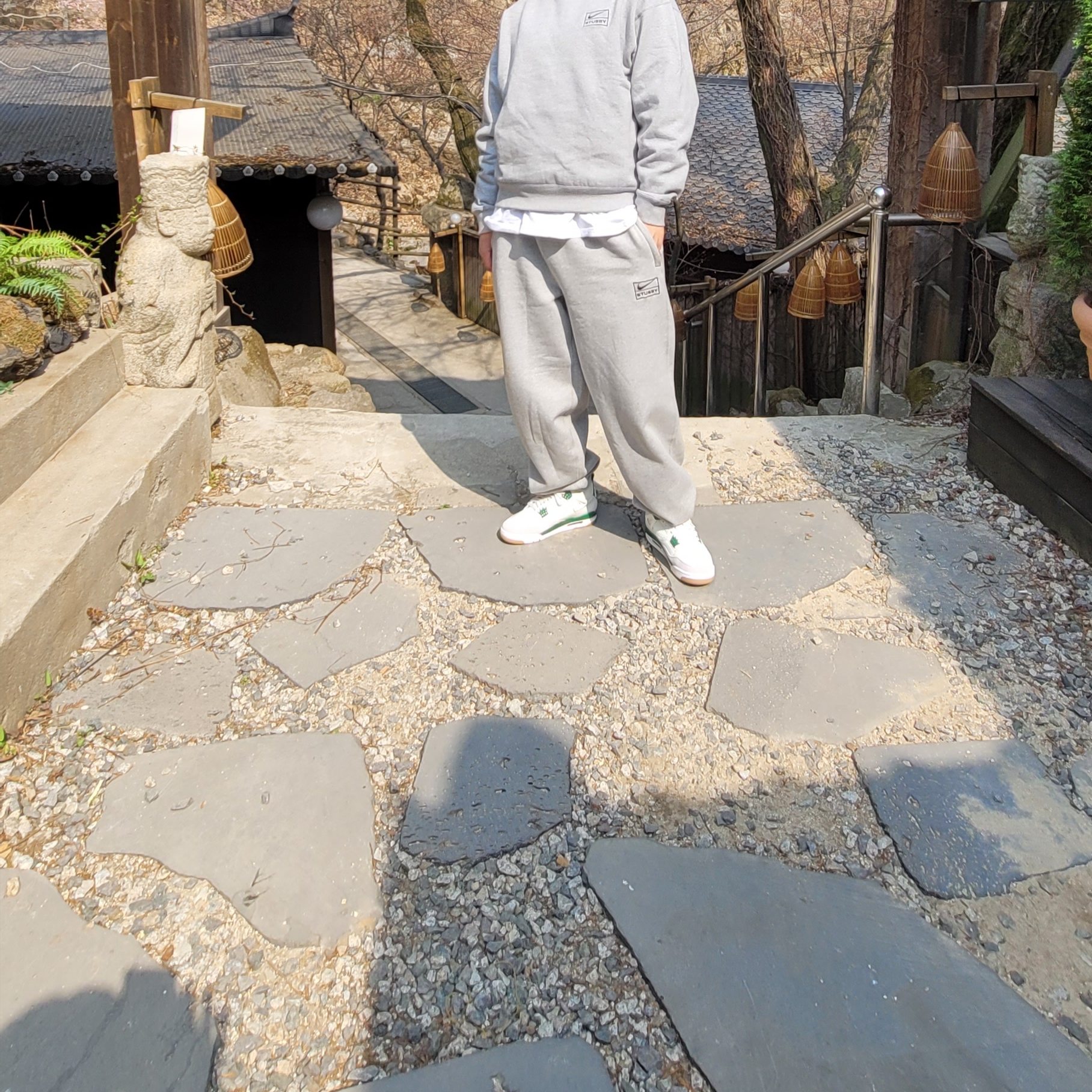Jordan 4 x Nike SB Retro SP Pine Green, Nike x Stussy NRG Fleece Crewneck Dark Grey Heather (DO9337-063) 착용 스타일 - 2