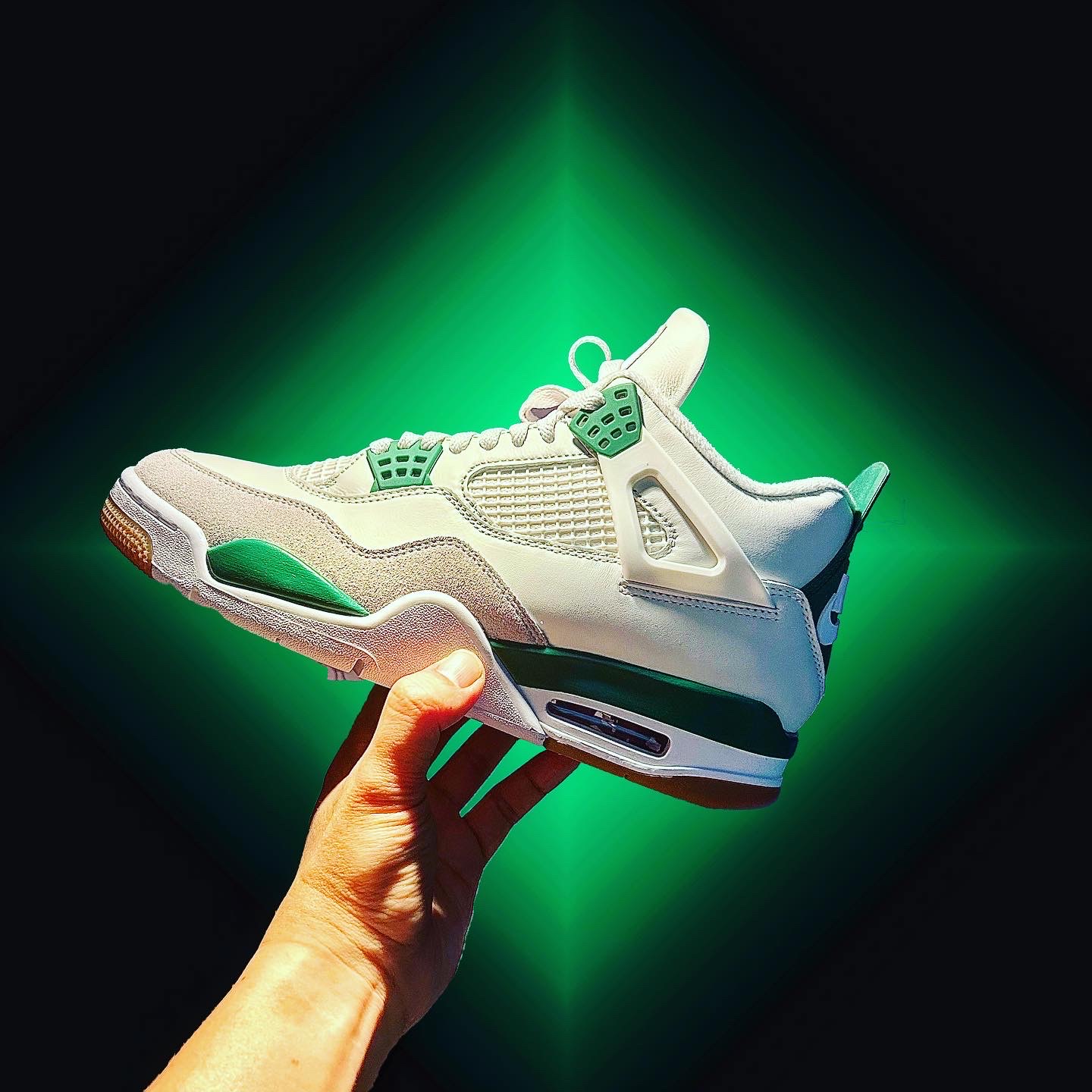 Jordan 4 x Nike SB Retro SP Pine Green 착용 스타일 - 2