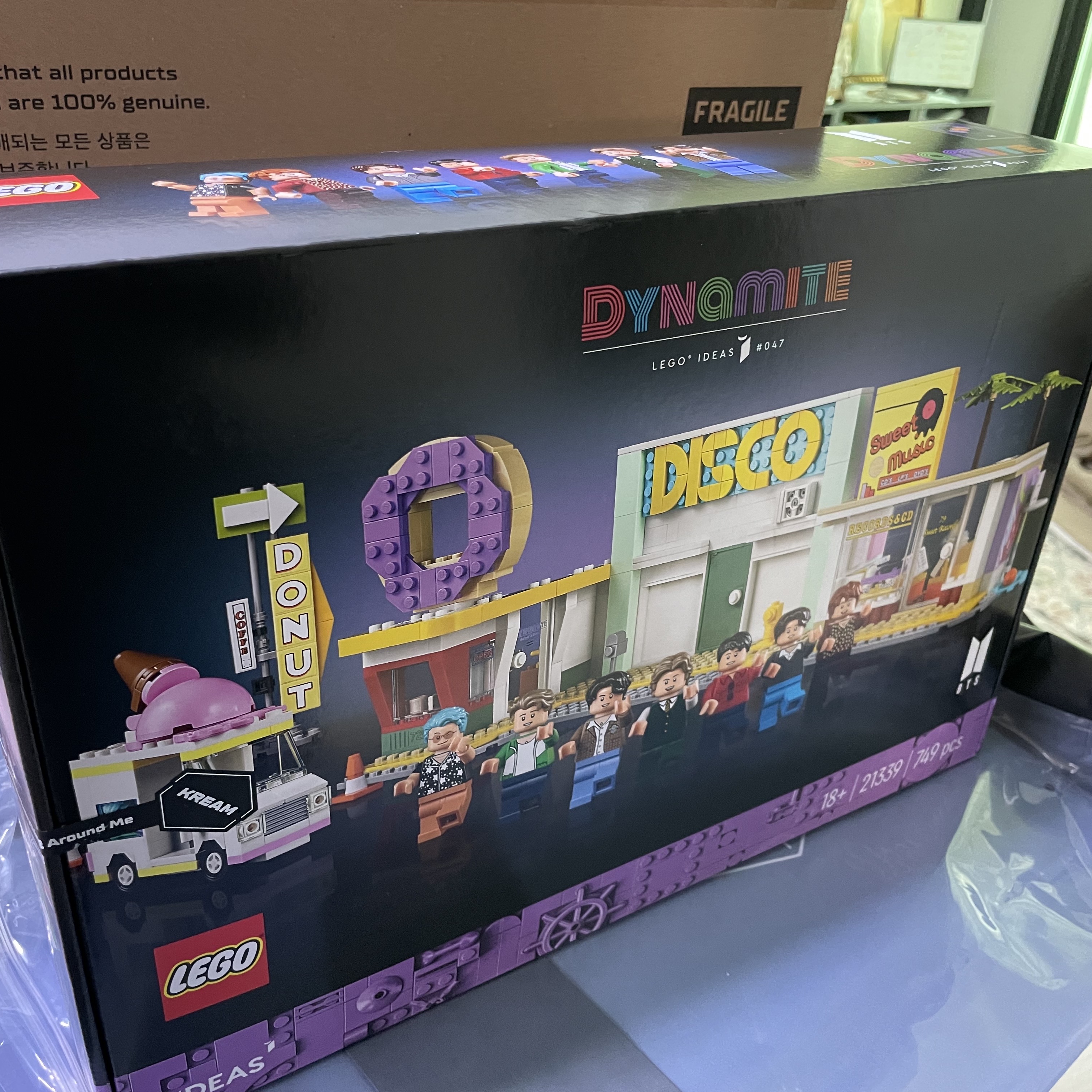 Lego BTS Dynamite 착용 스타일 - 2