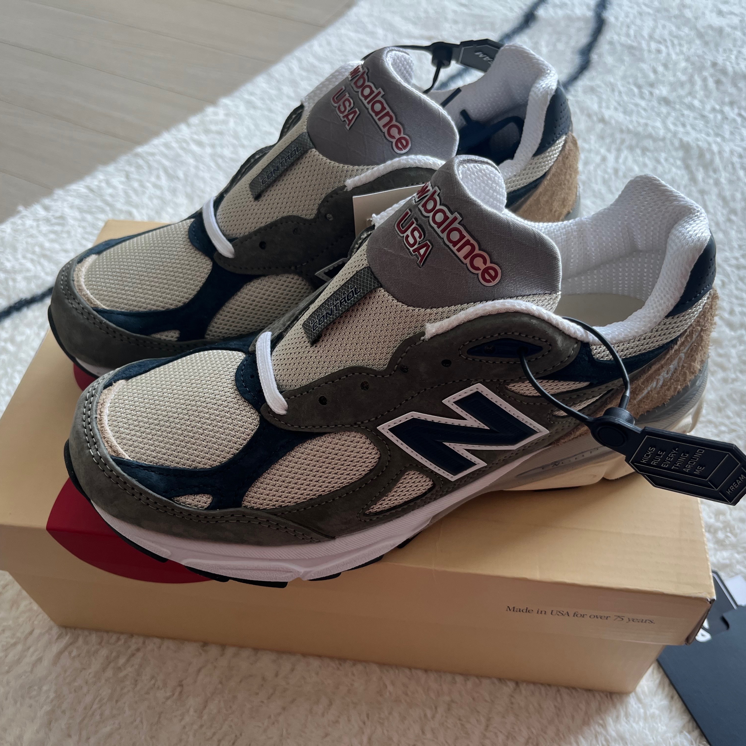 New Balance 990v3 Made in USA Olive 착용 스타일 - 1