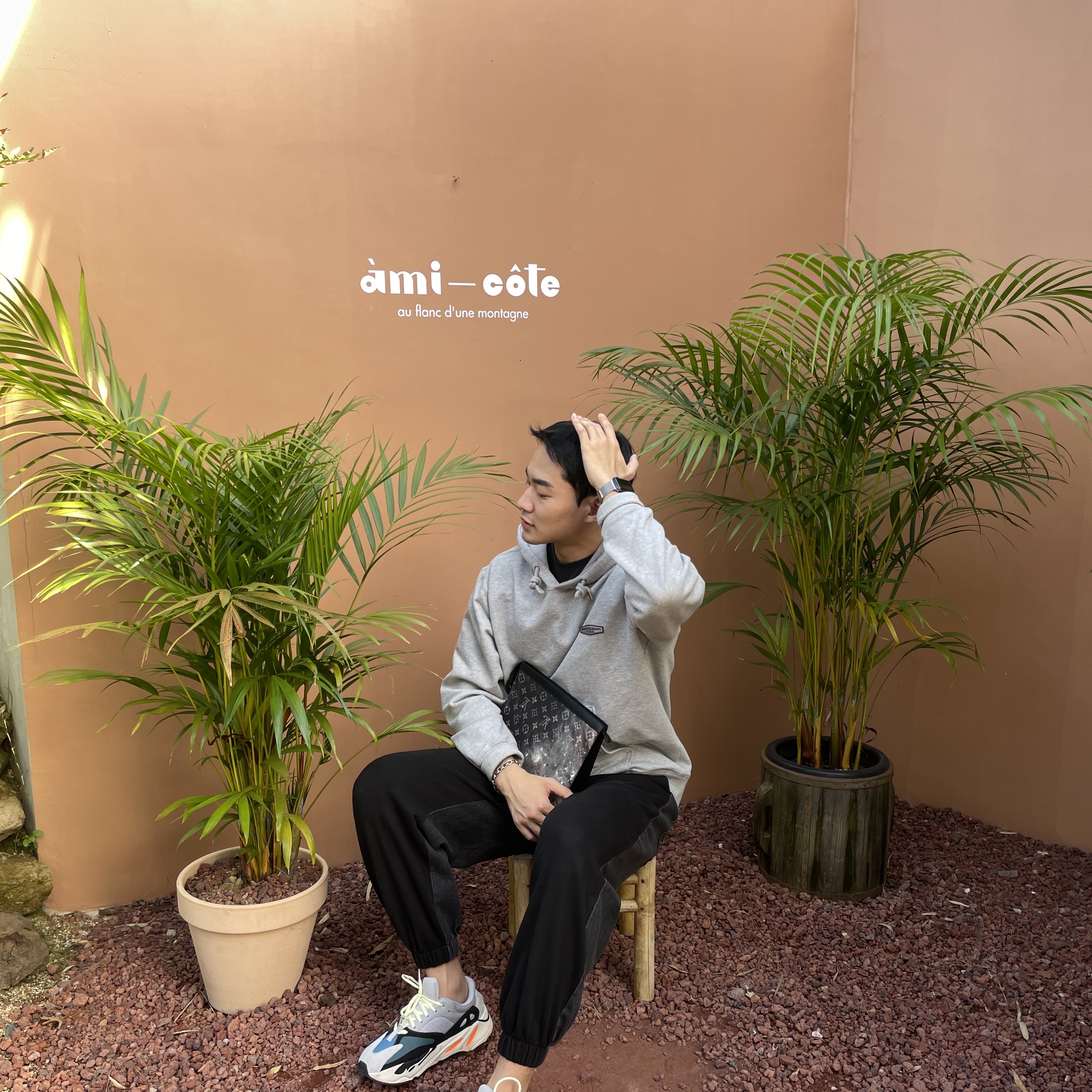 Wooyoungmi Cotton Black Back Logo Hoodie Grey - 22FW, Adidas Yeezy Boost 700 Wave Runner Solid Grey 2021/2022 착용 스타일