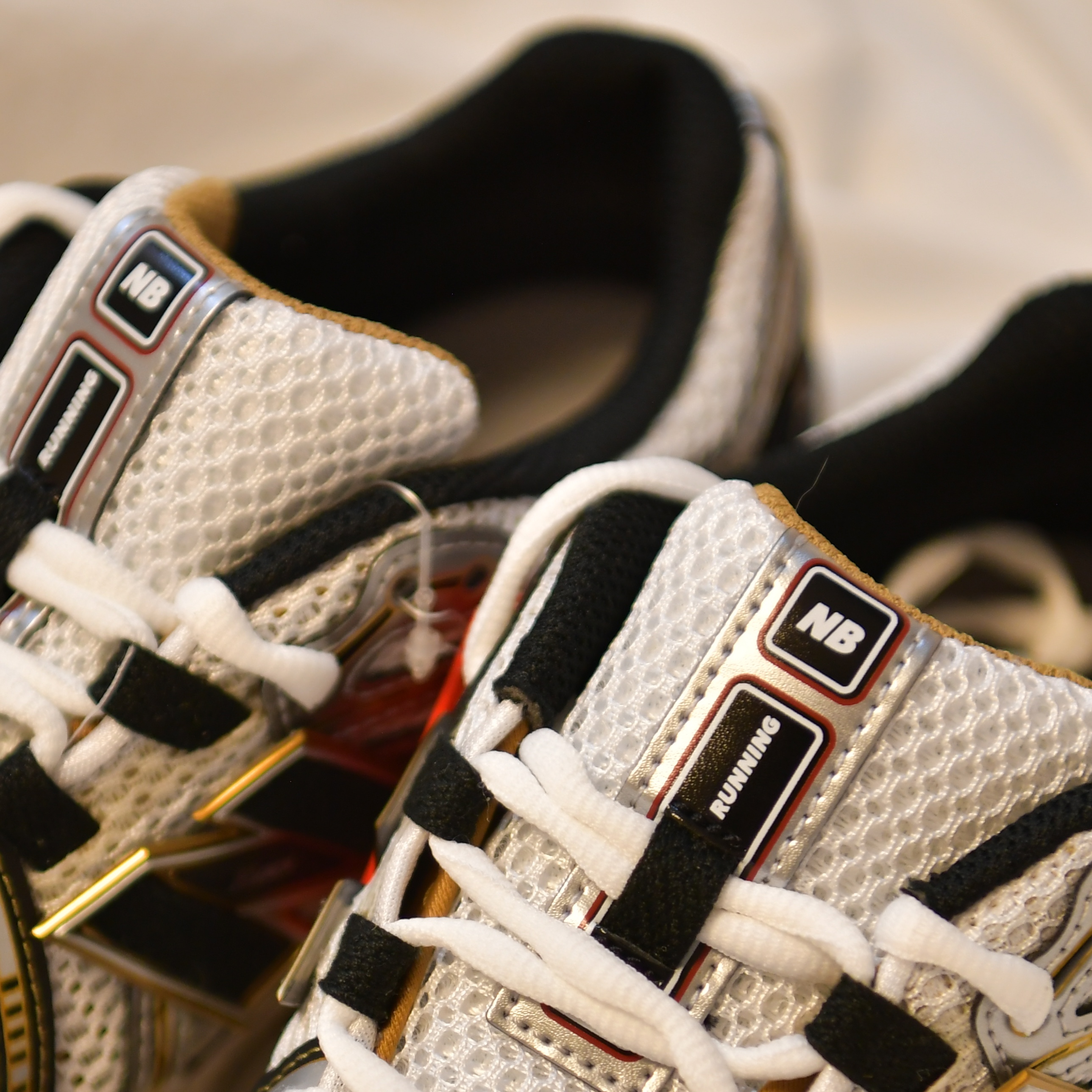 New Balance 1906R White Gold 착용 스타일 - 2