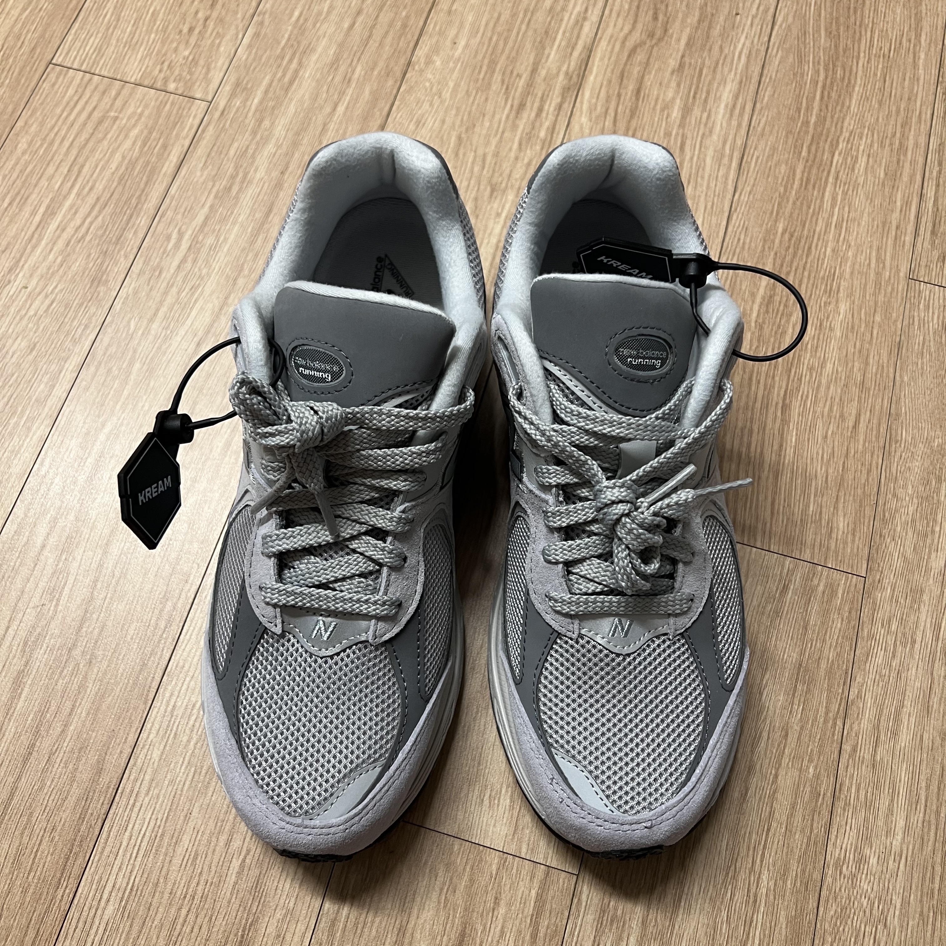 New Balance 2002R T2 Gray 착용 스타일