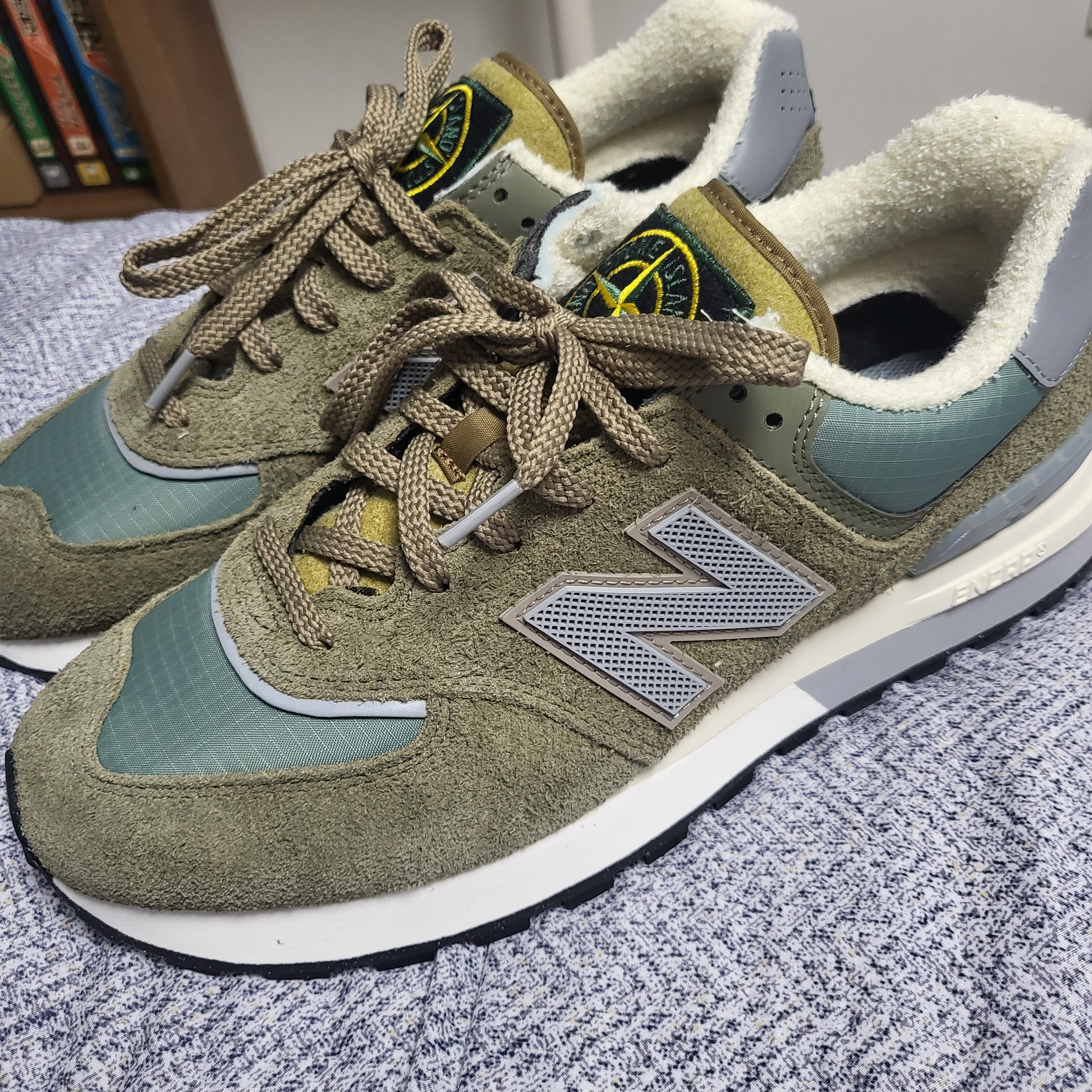 New Balance x Stone Island 574 Legacy Green 착용 스타일 - 2
