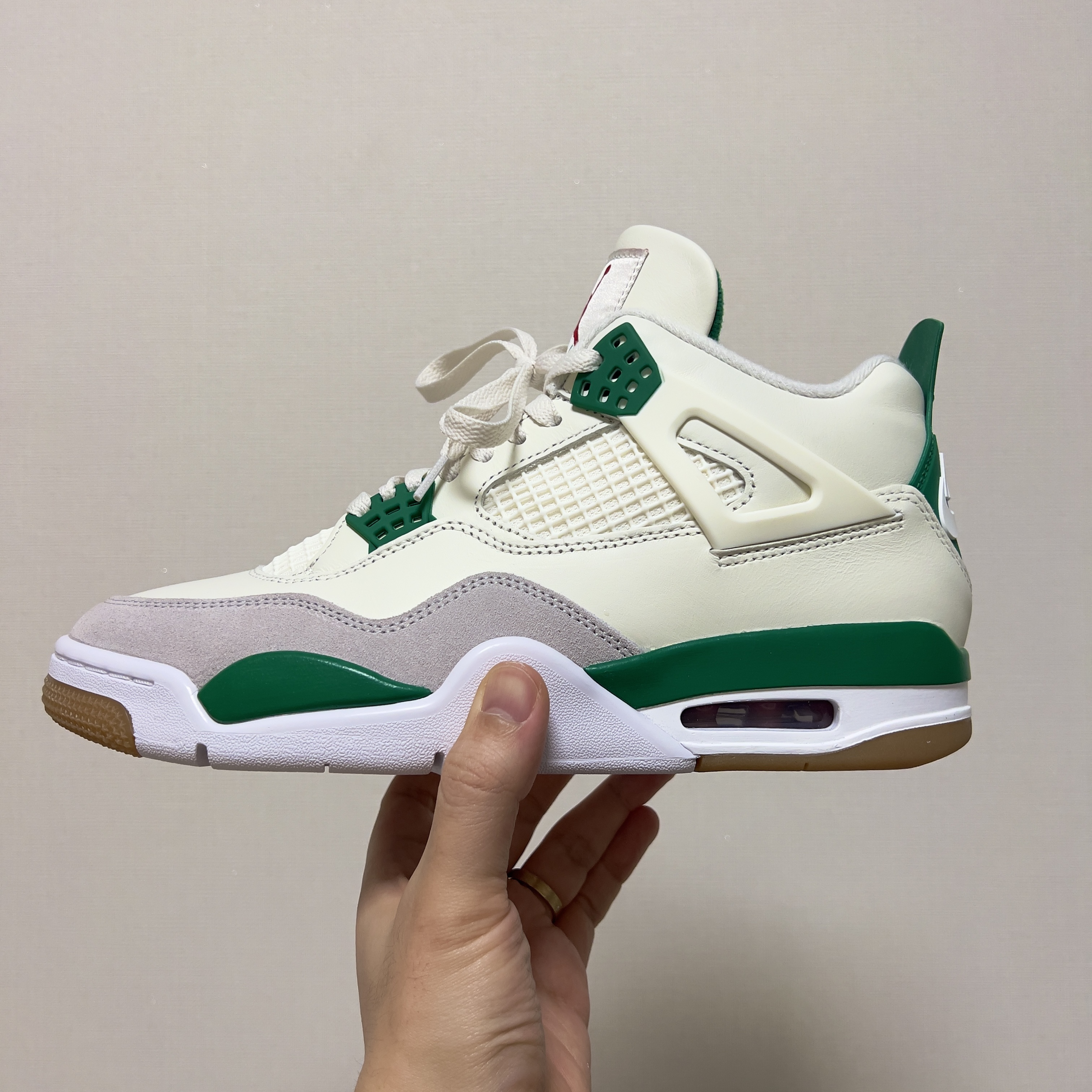 Jordan 4 x Nike SB Retro SP Pine Green 착용 스타일 - 1