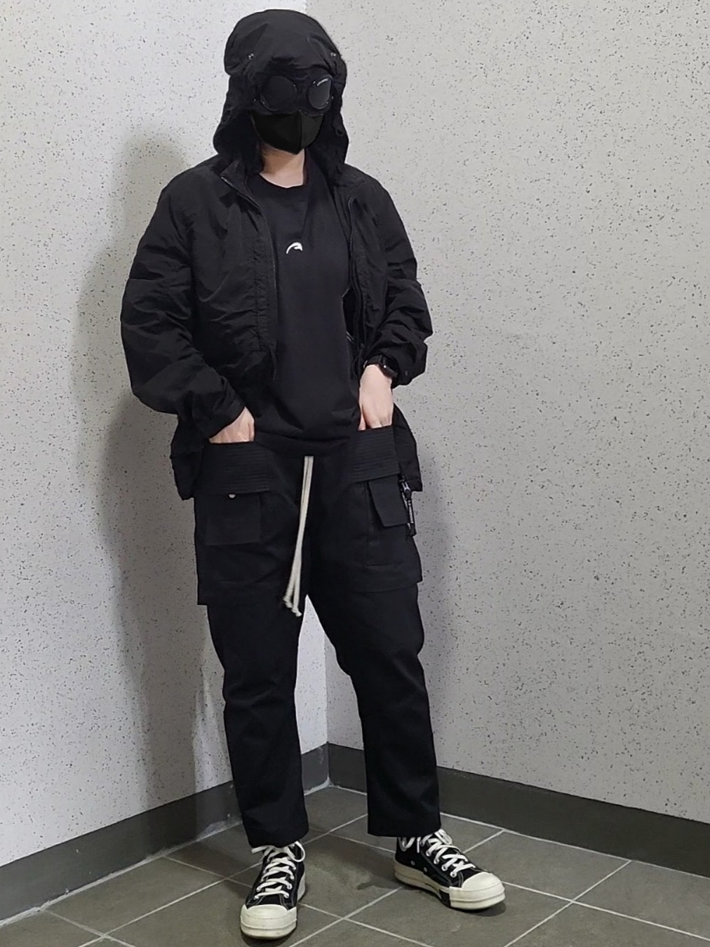 Converse x Drkshdw Drkstr Chuck 70 High Black, Wooyoungmi White Logo Ball Cap Black 착용 스타일 - 1