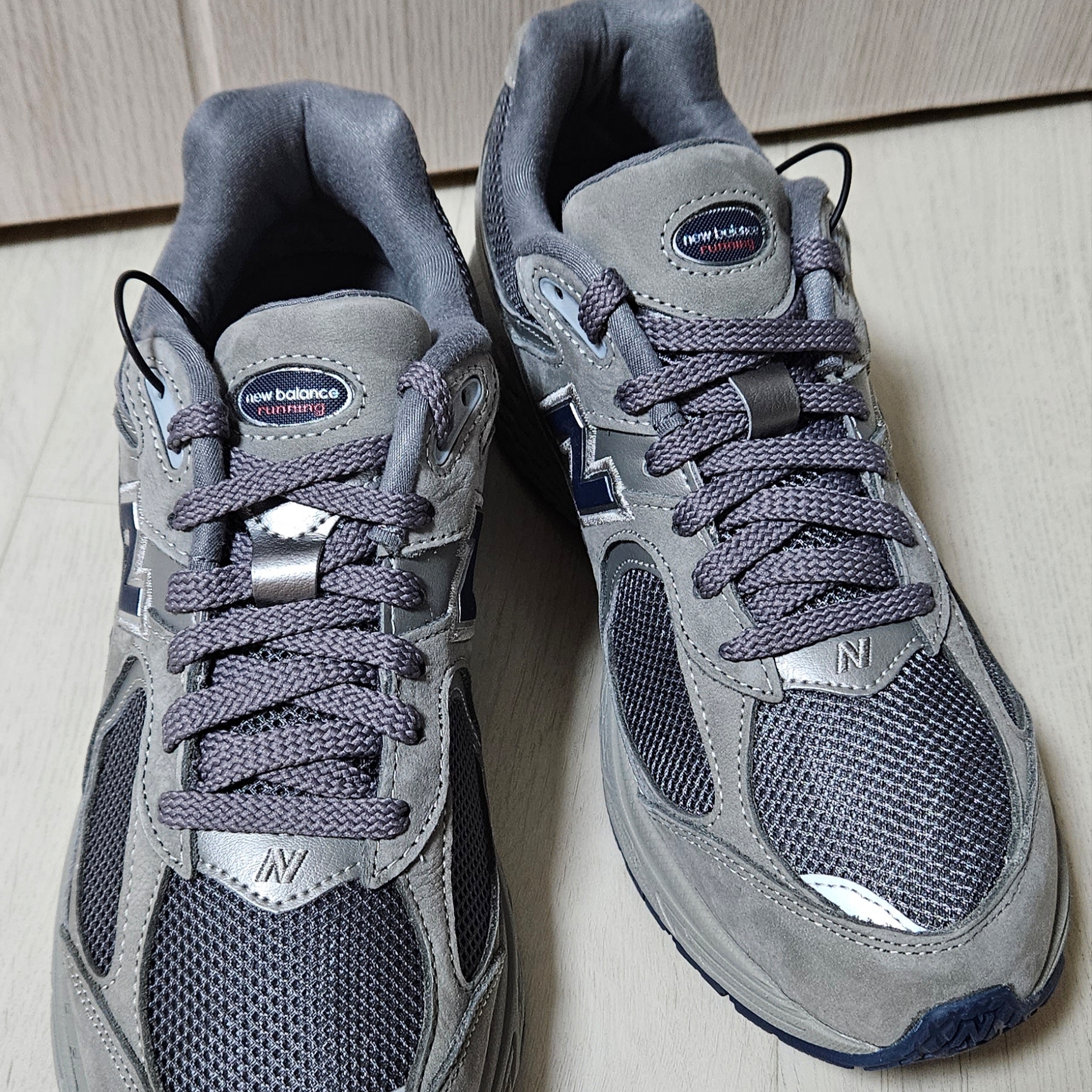 New Balance 2002R Gray 착용 스타일 - 3