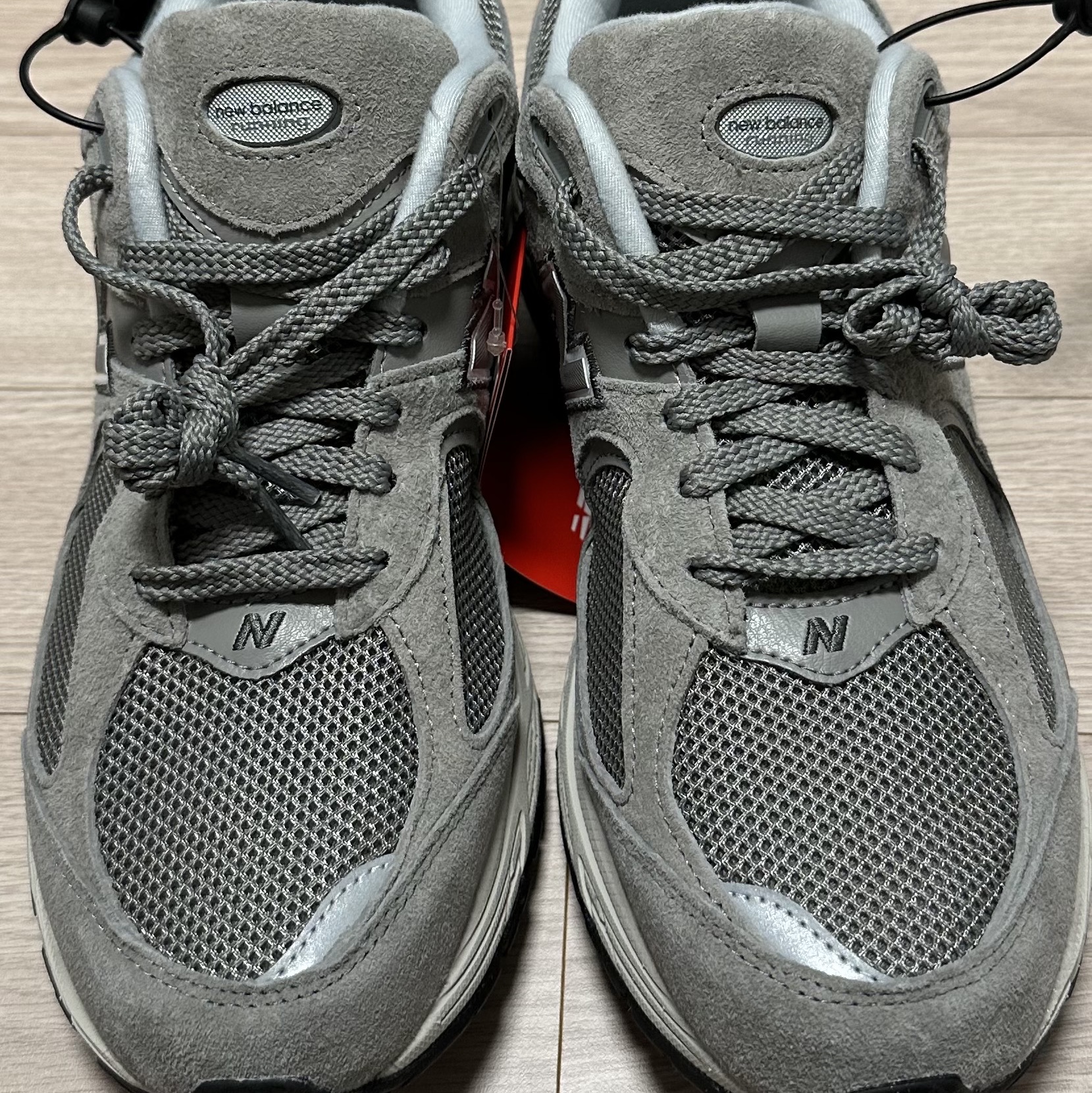 New Balance 2002R Grey 착용 스타일